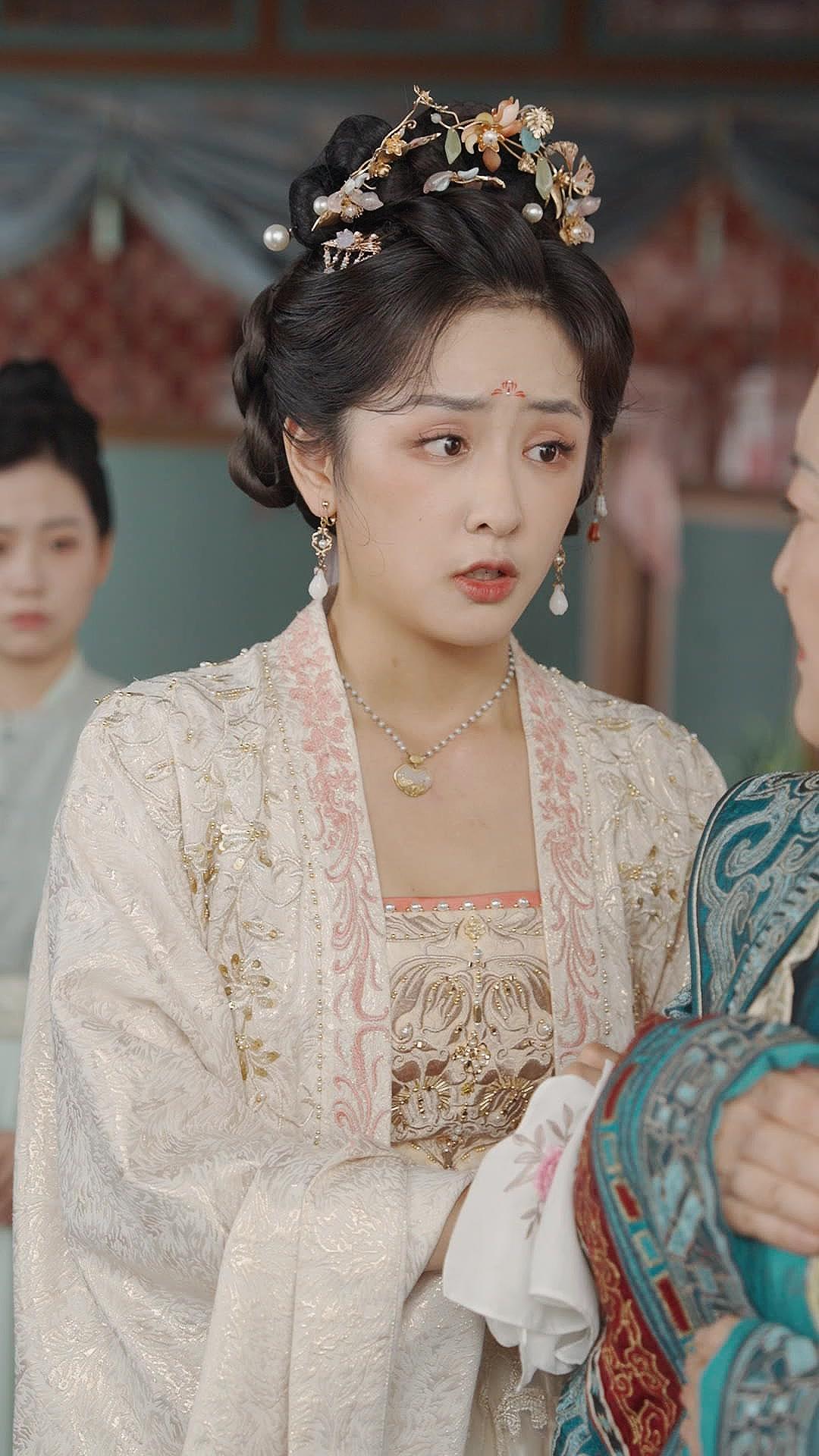 Your Majesty… I’m Just a Courtesan!