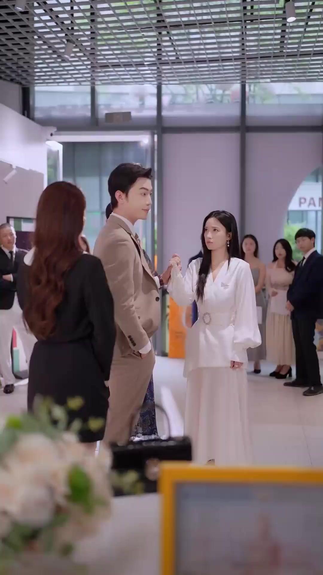 (Dublajlı) Çatlak Aynadan Paris Manzarası