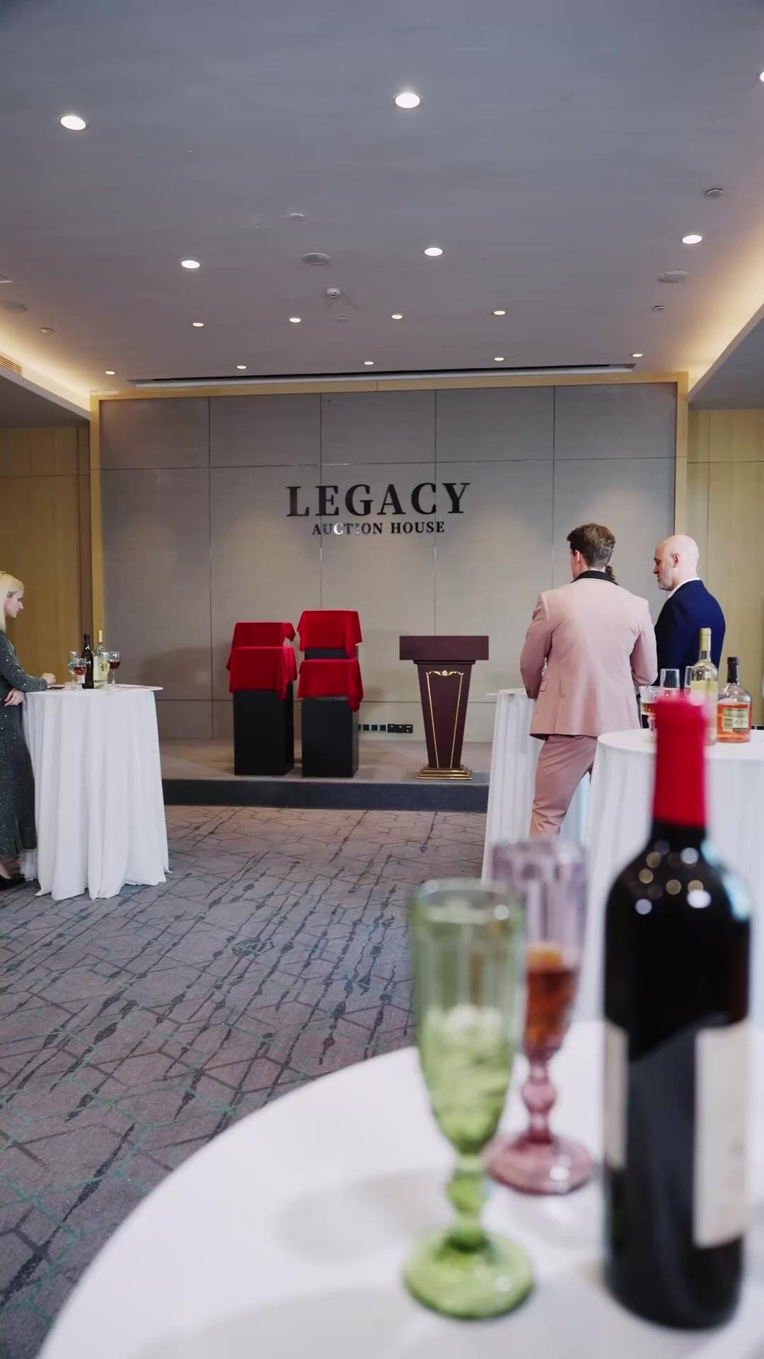 O Rei Lobo Oculto: Um Híbrido Fracassado