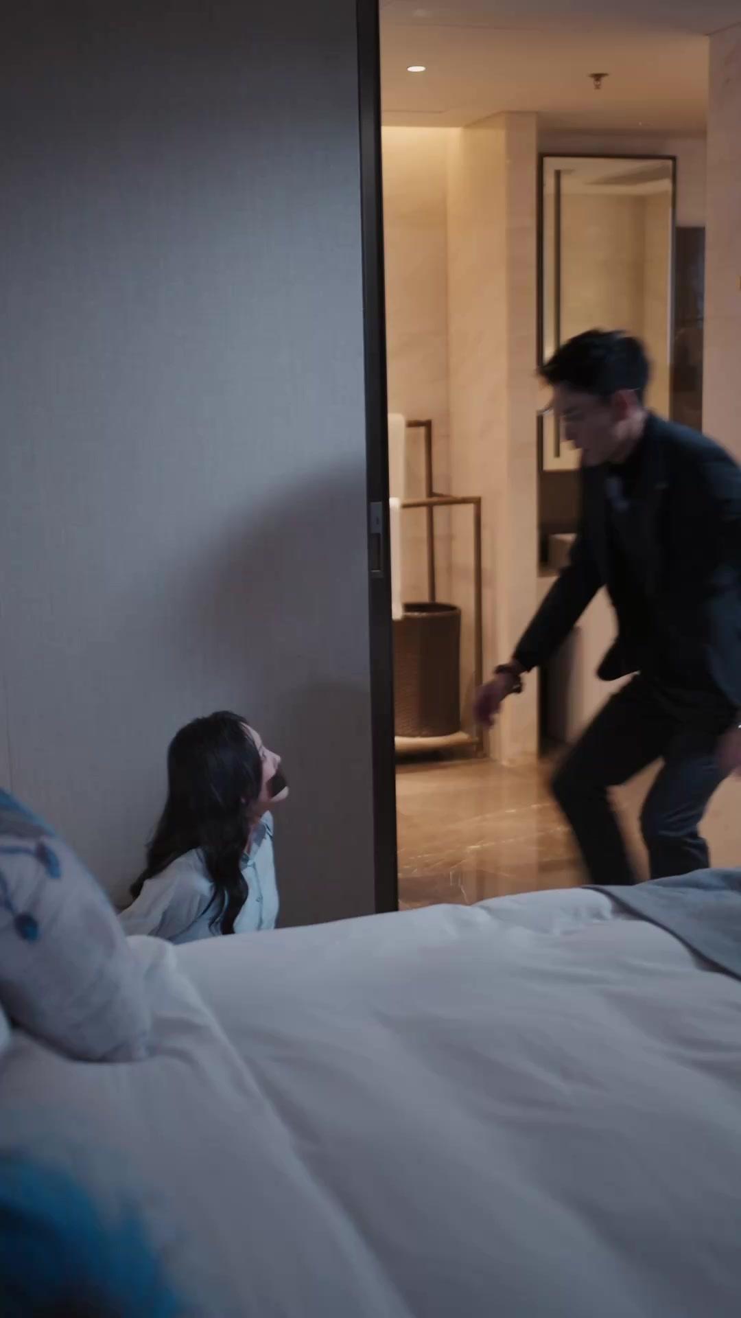 Bayangan Di Balik Senyum Indahmu