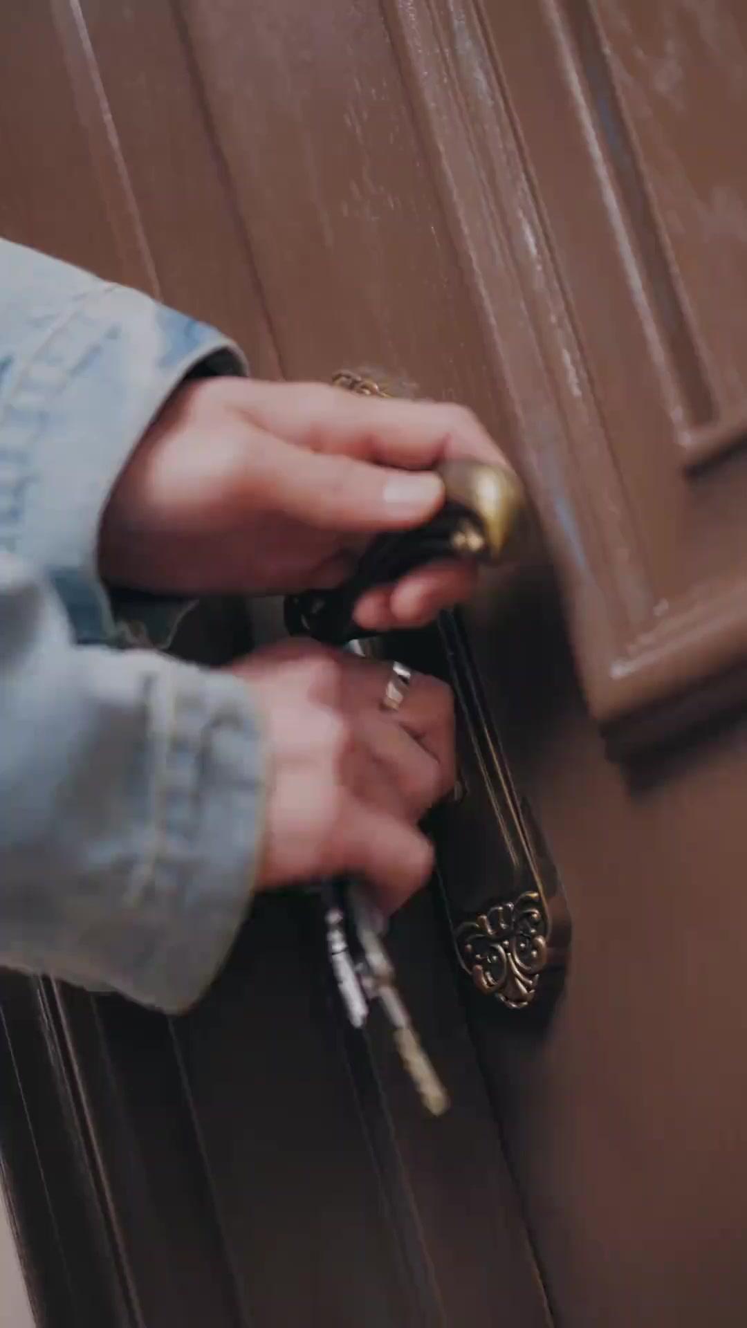 빙의 첫날, 약혼남 쟁탈전?