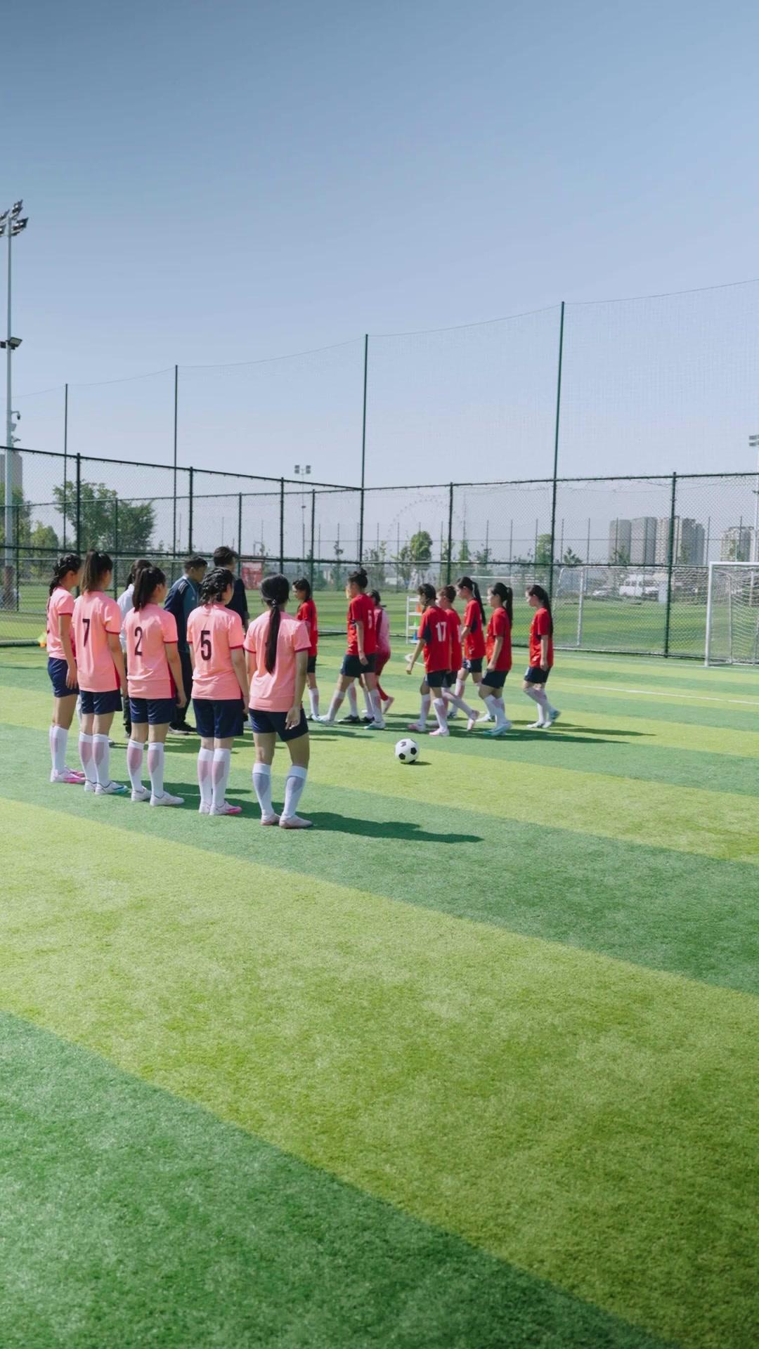 Wanita Juga Bisa Bola