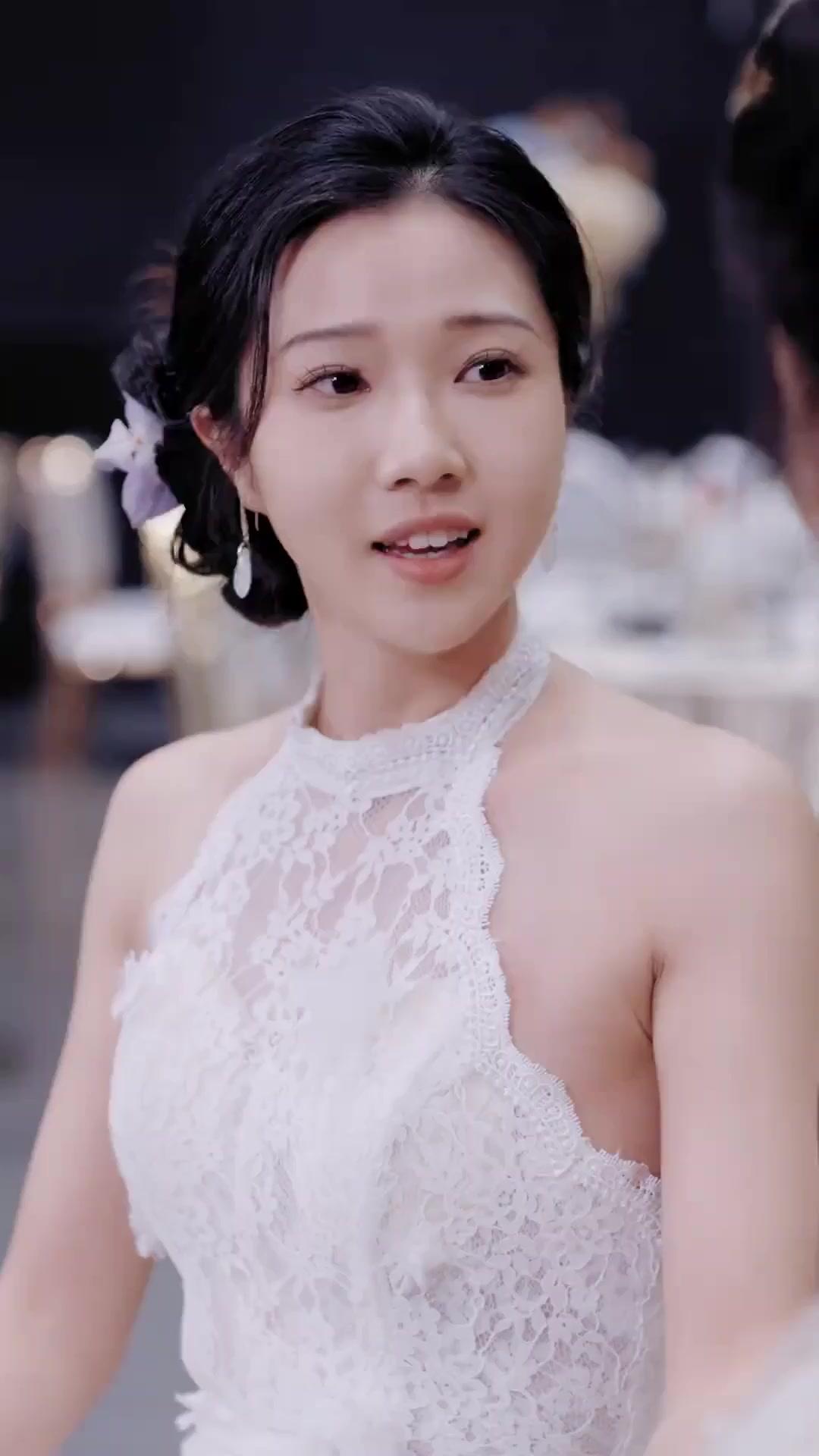 (Dubbed)Empress Never Falls