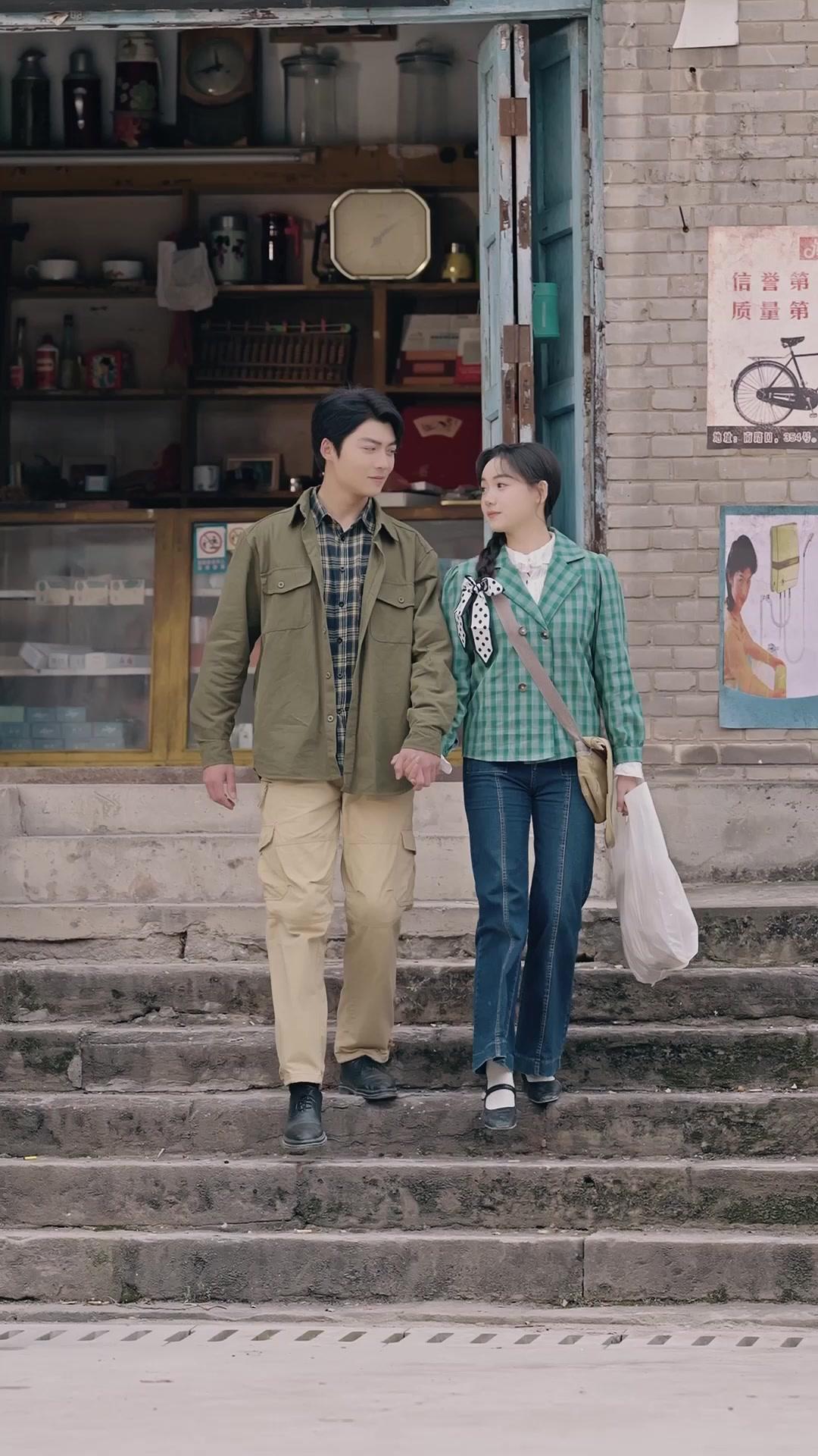 ROMANCE À TRAVERS LE TEMPS