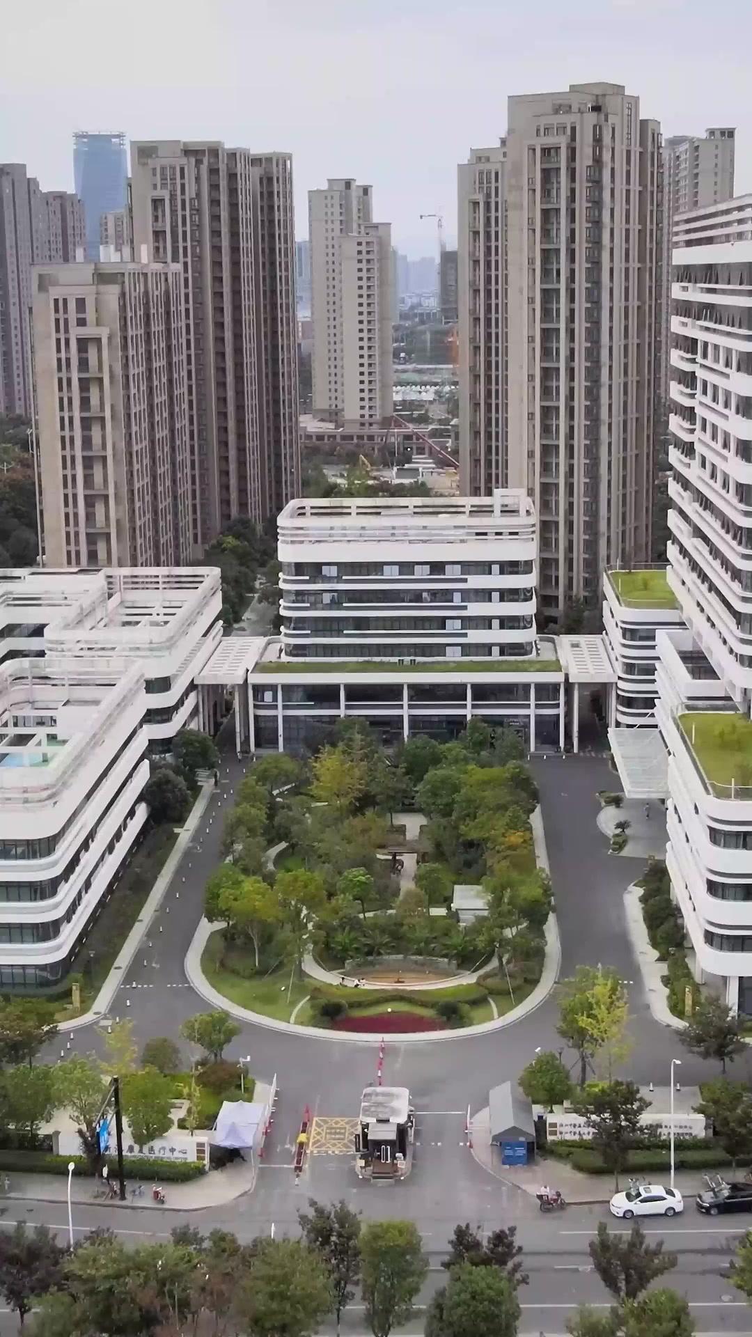 사랑이란 이름 뒤에