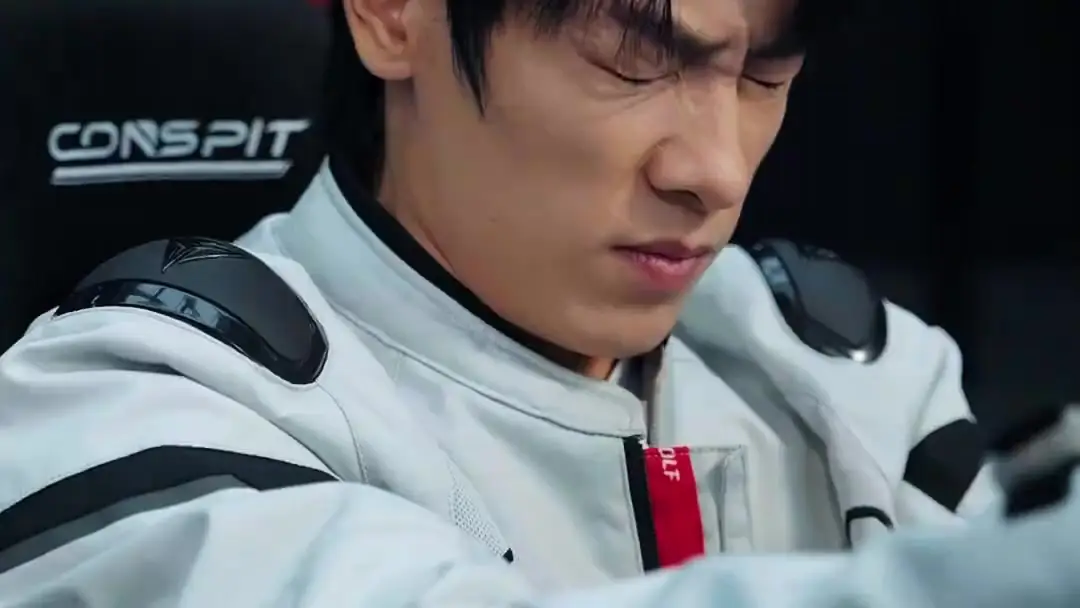 (مدبلج) سائق الشاحنات، أقوى مما تتخيل: عندما يتحول المُحاكي إلى ميدان معركة نفسية