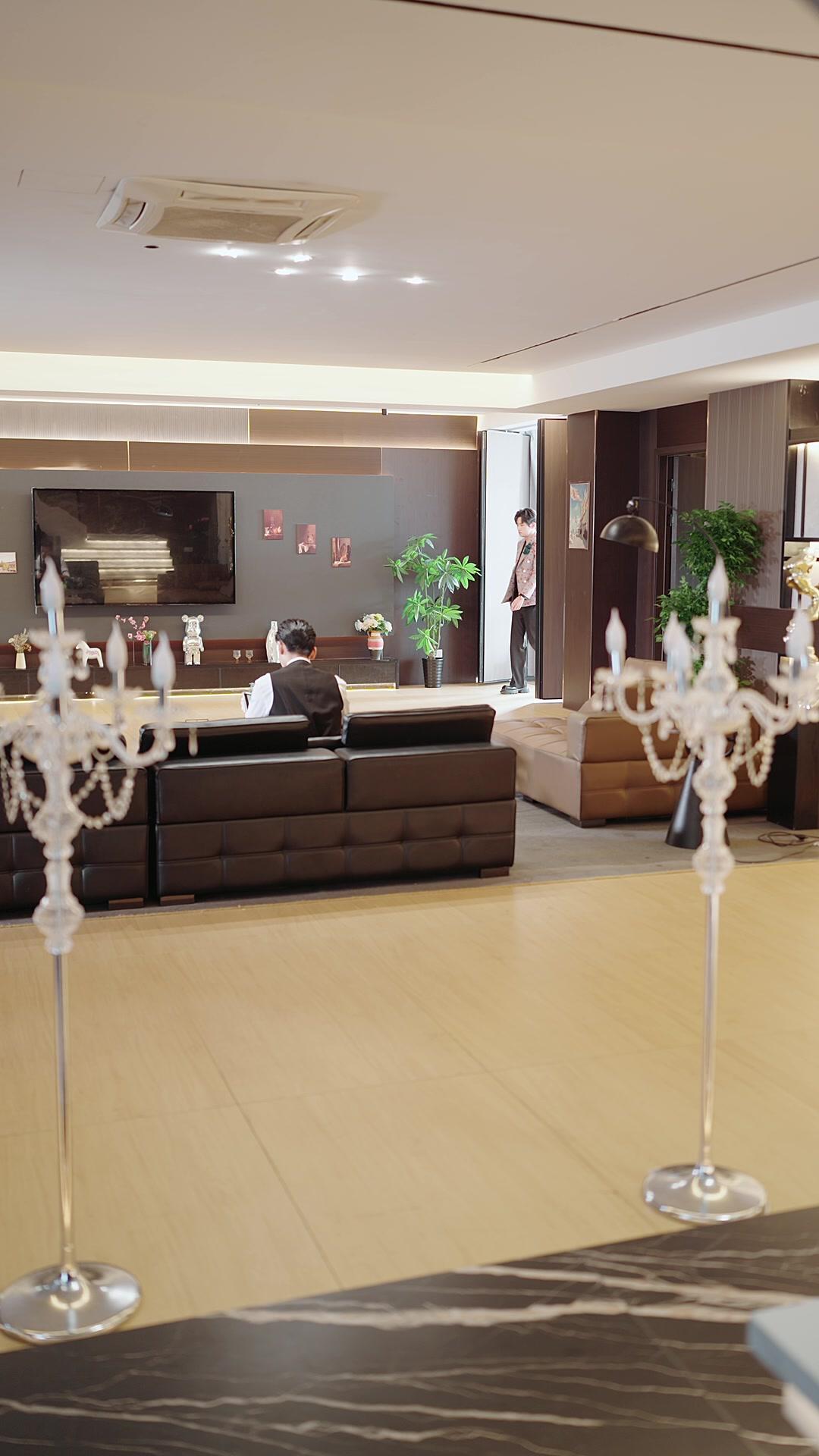 Help! My Reborn Queen Needs My Favor!