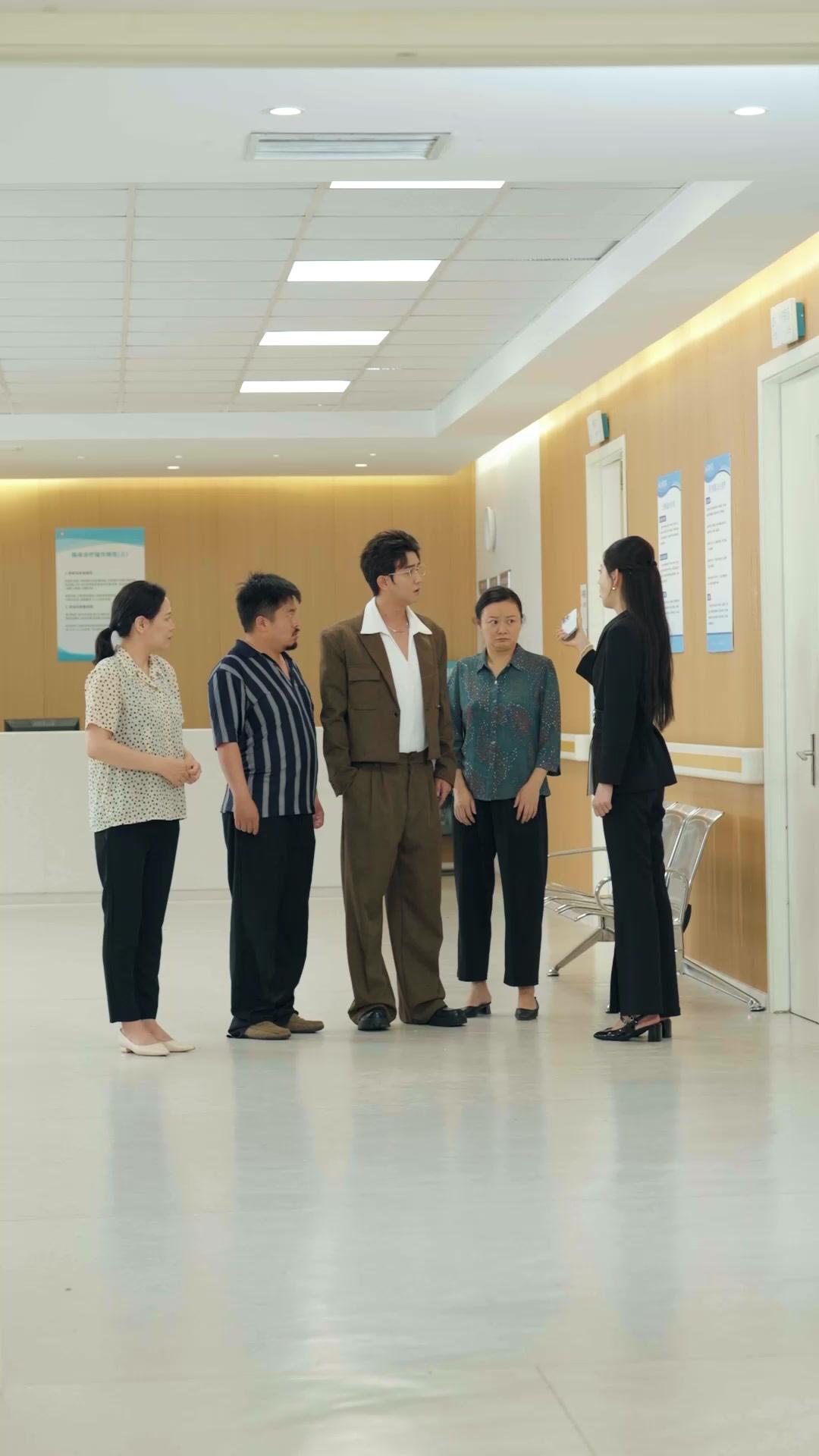 Phoenix Man vs. Billionaire Queen: Downfall