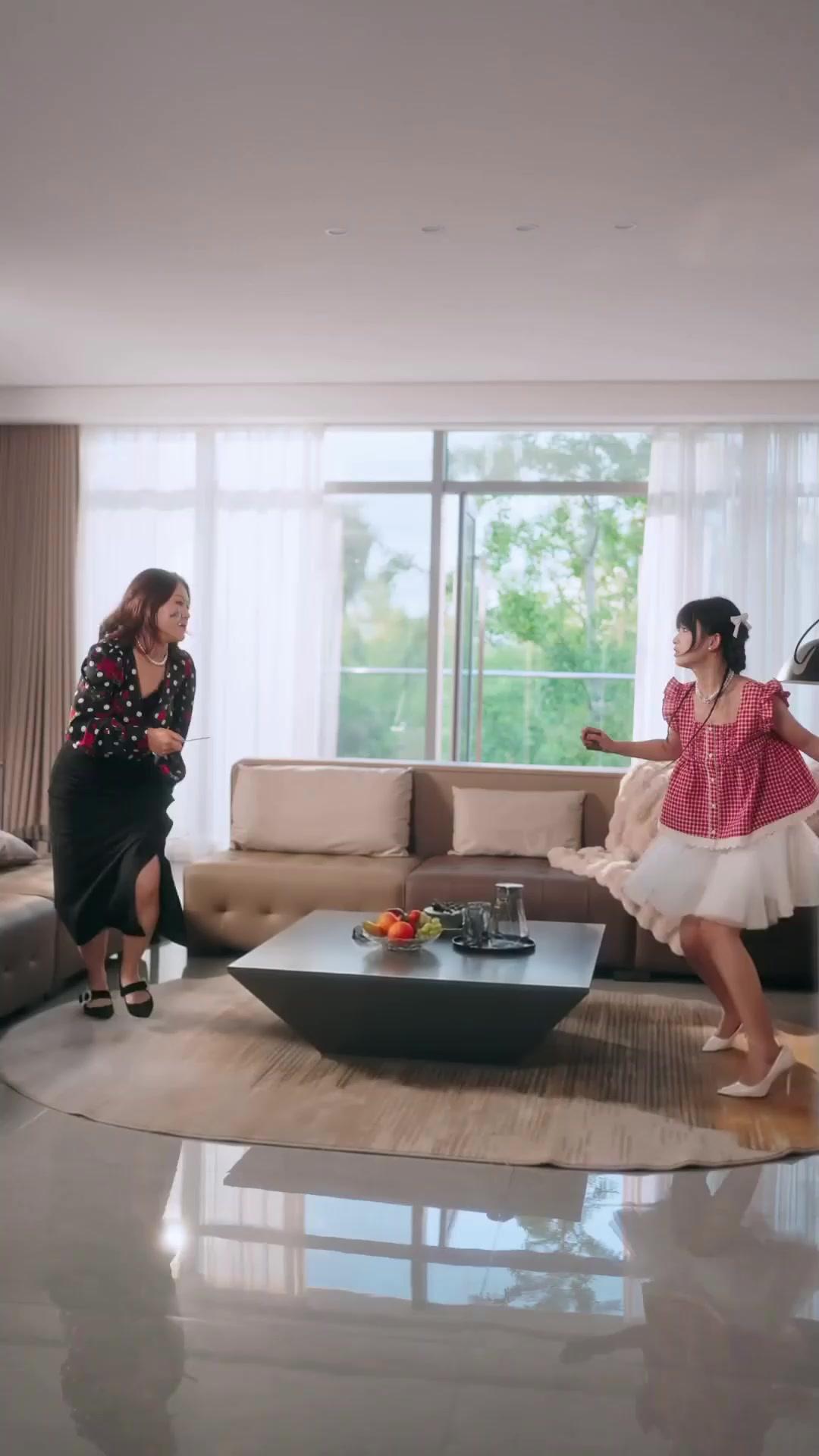 TRAQUÉES PAR L'AMOUR