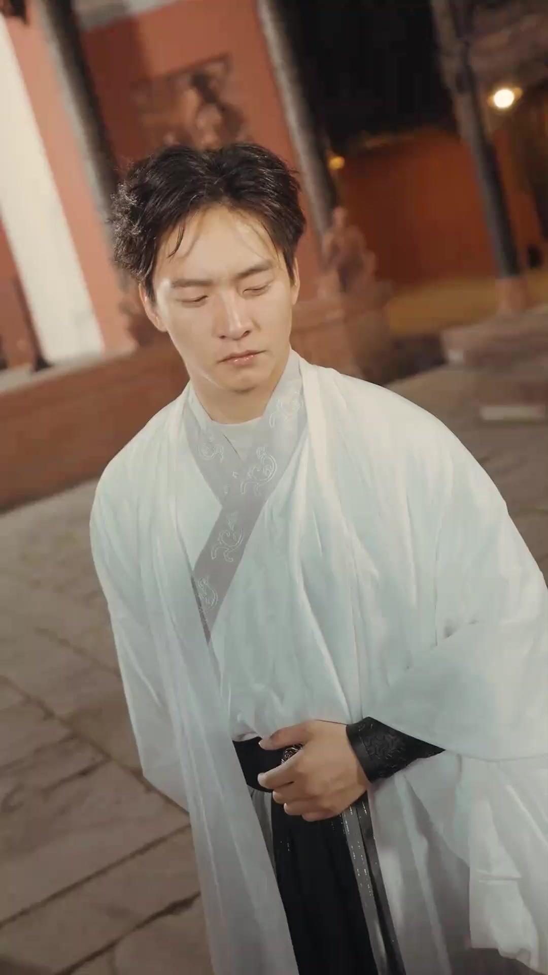 (Sulih suara)Ikan Asin Jadi Naga Pengguncang Langit