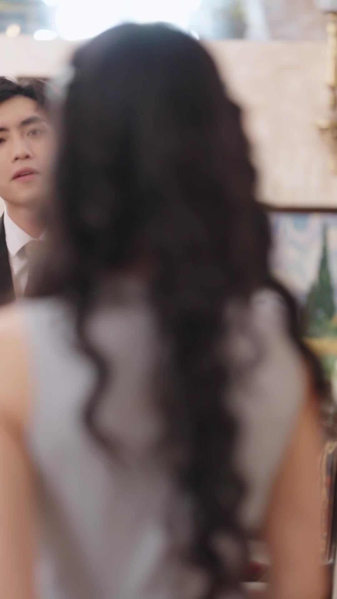 Skrip Di Tangan, Dunia Milikku