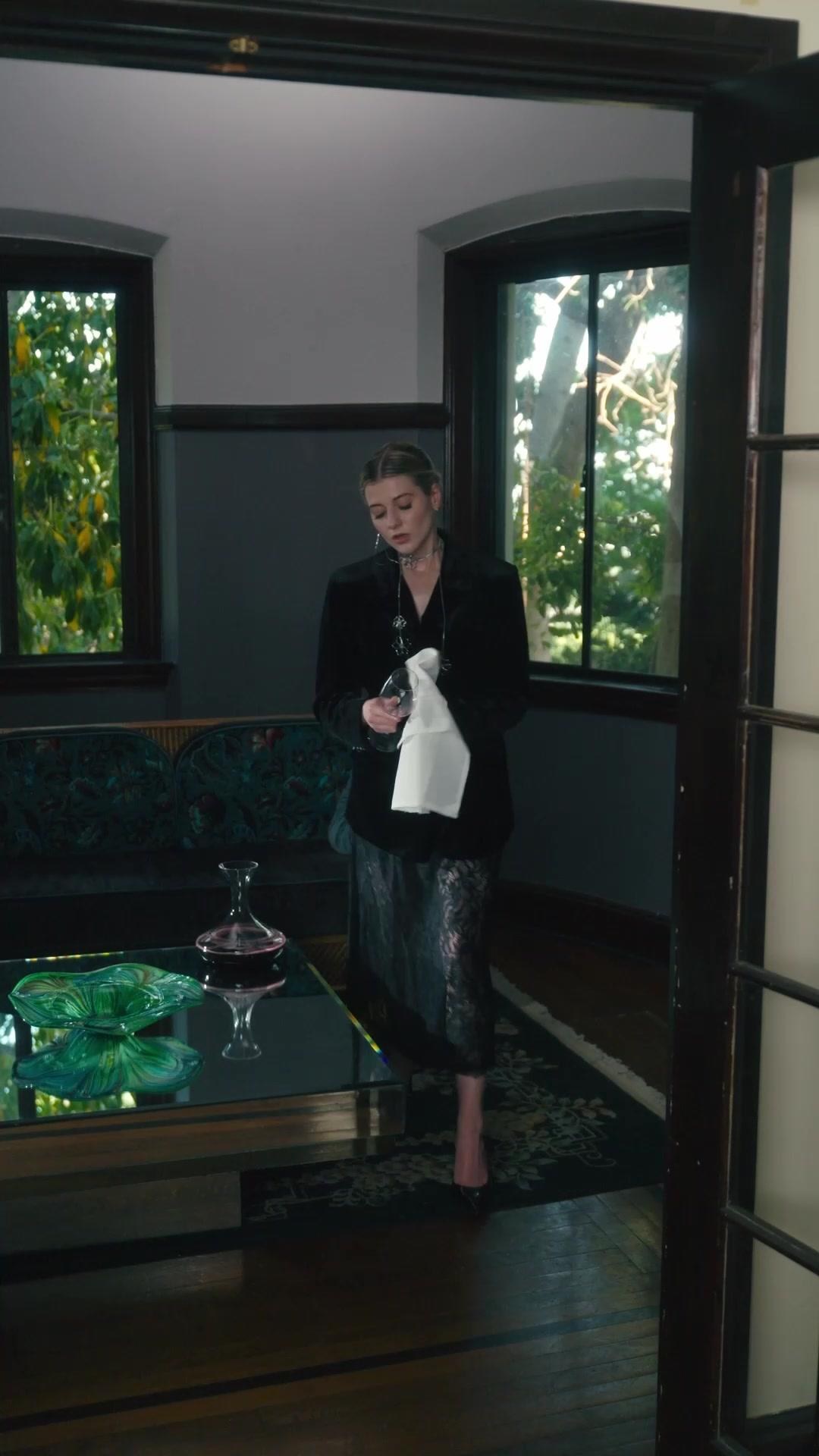 After Switched Fiancé, I Married a Mafia Boss