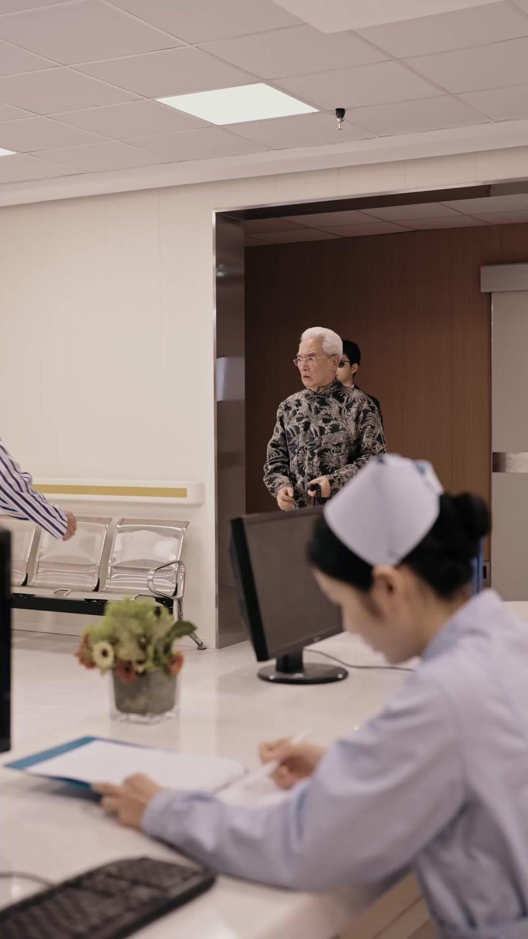 Las estrellas brillan en el cielo