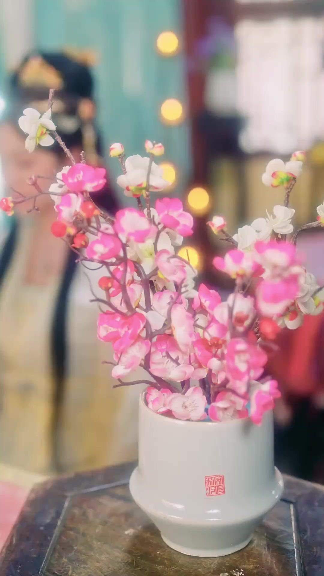 ملك بقلب مُحطّم وسيف لا يرحم