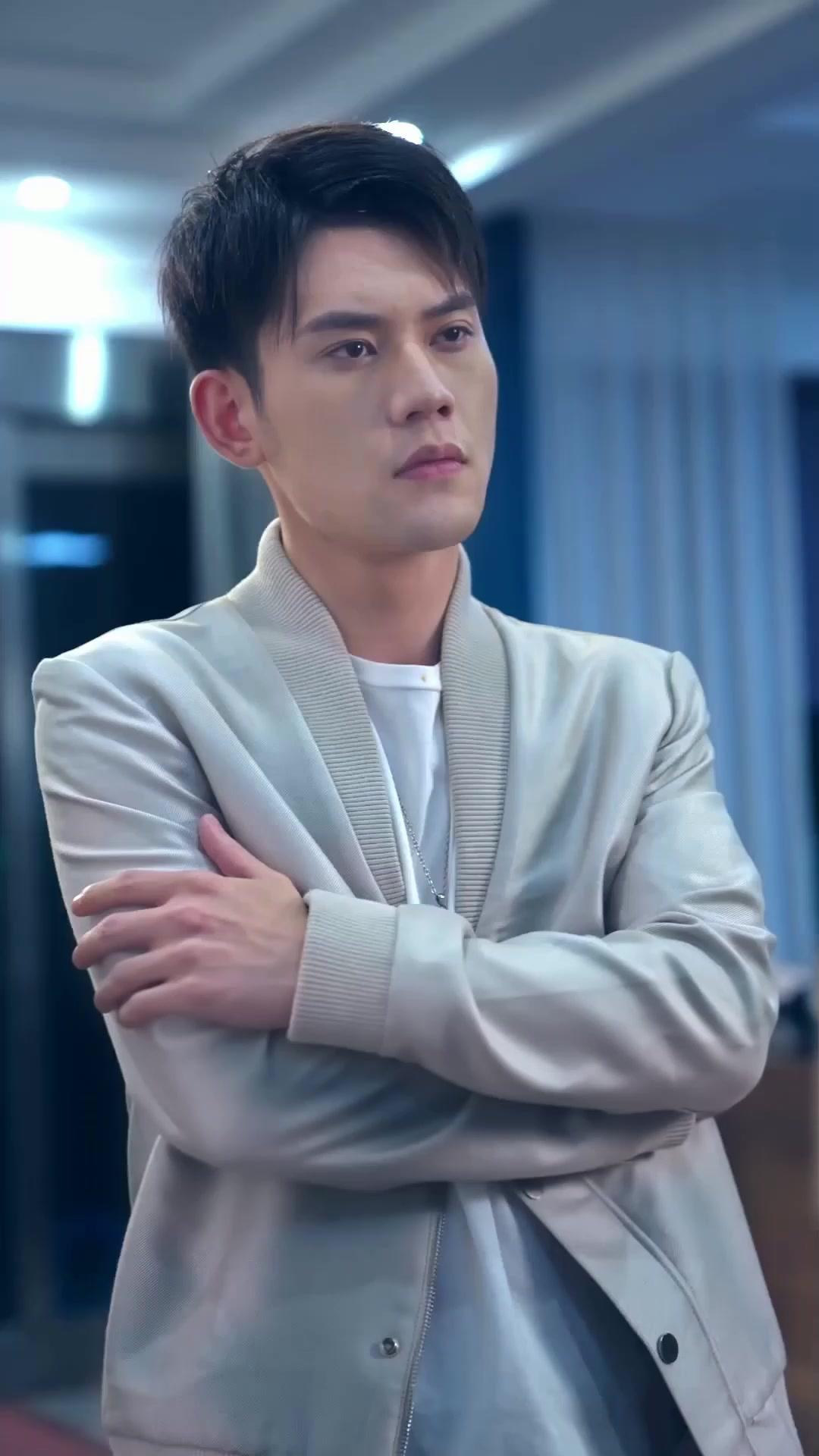 Ẩn Long Ngạo Thế