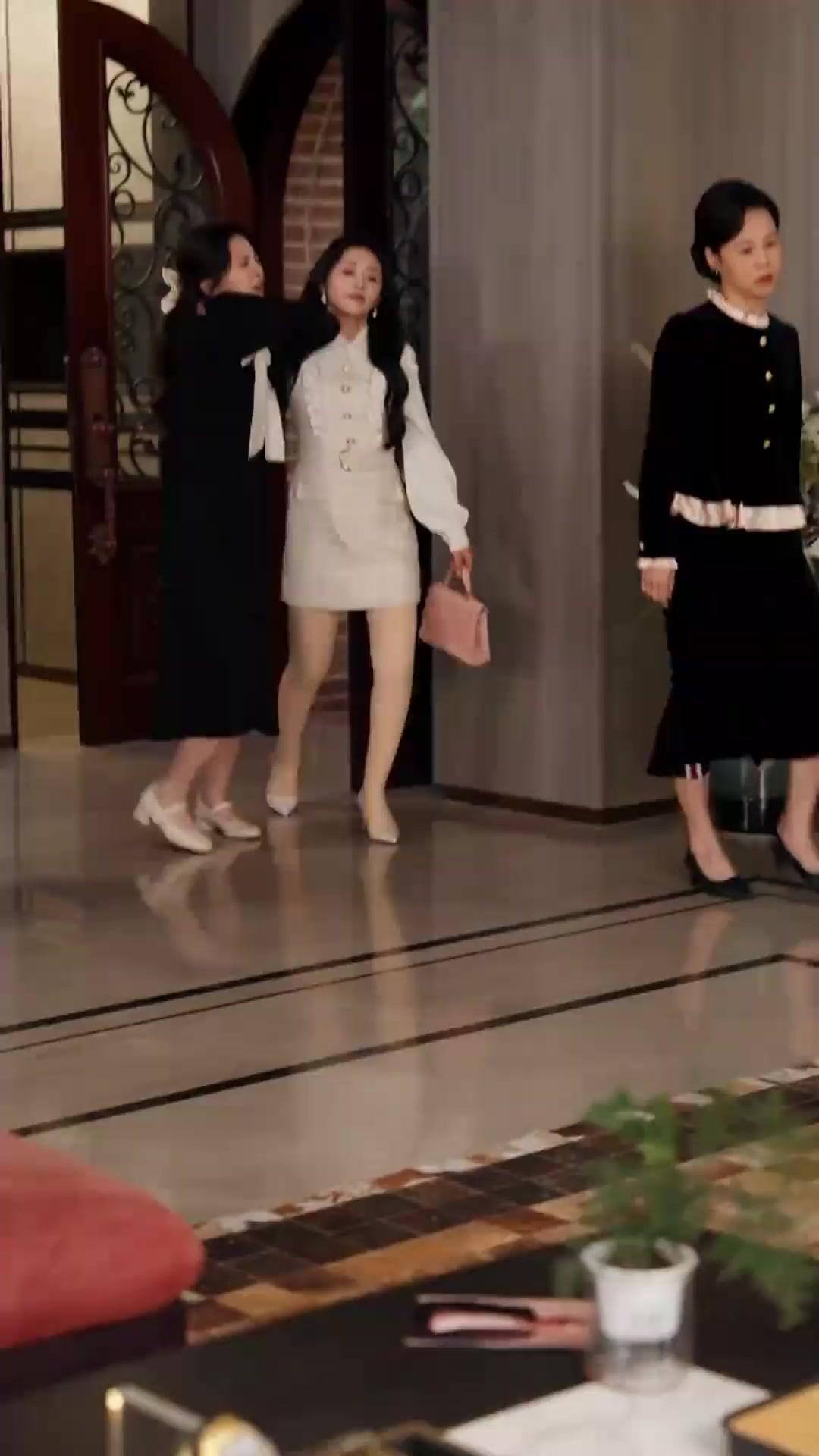 (Dubbed) Her Silence Broke His World