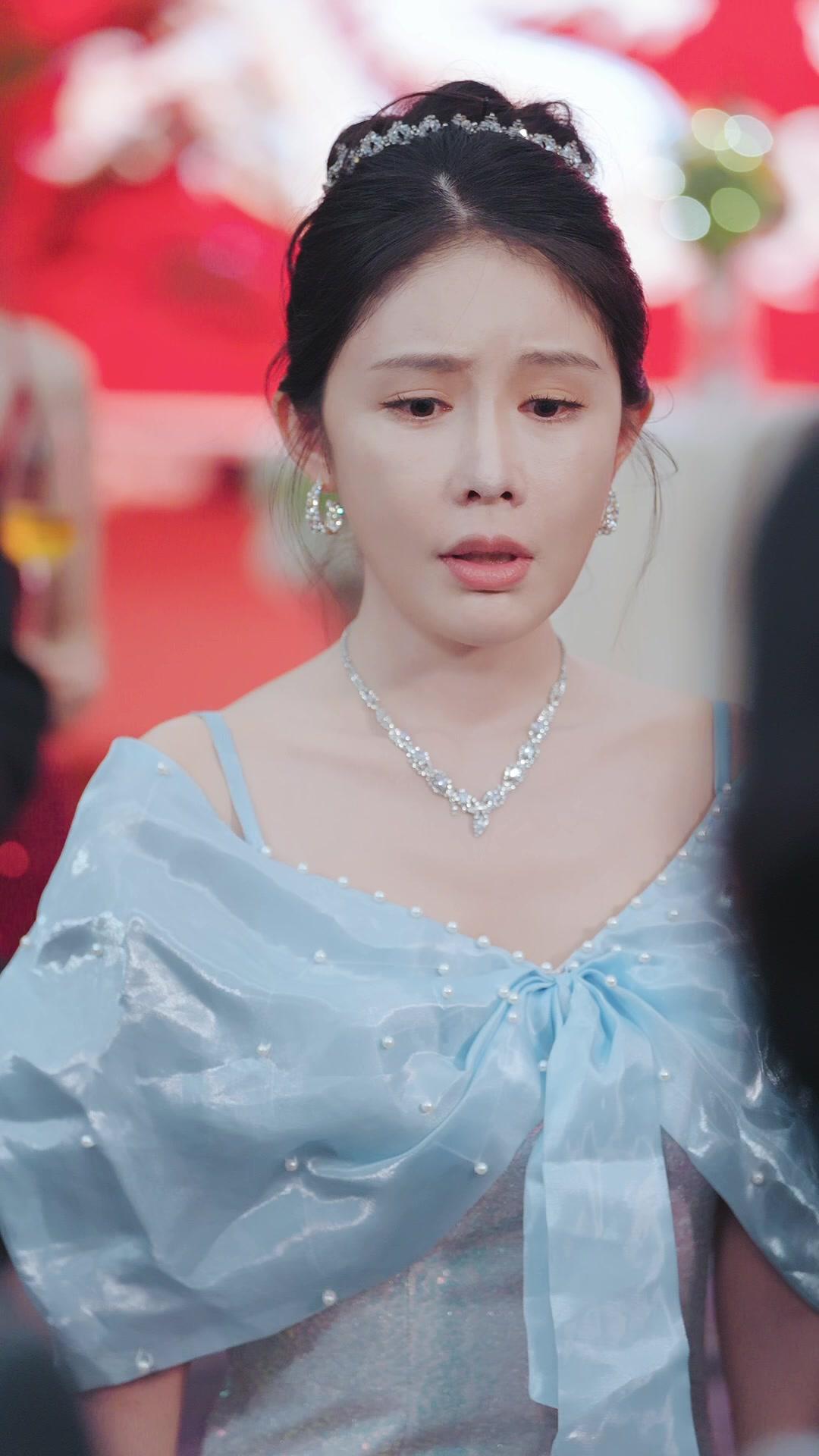 Baru Cerai, Malah Dekat Musuhnya