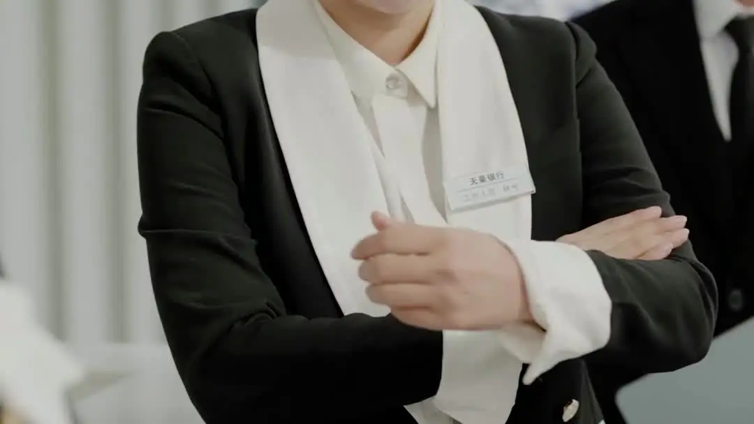 The Double Life of My Ex: The Bow Collar and the Breaking Point