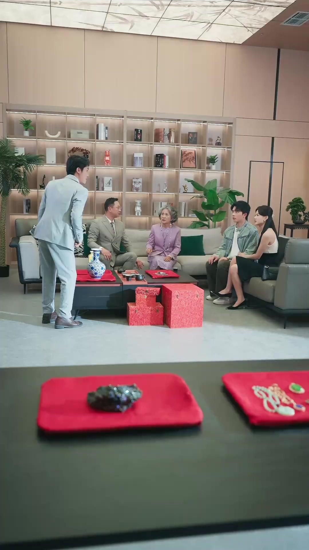 (Dublagem)O Herdeiro e Sua Deusa Apegada