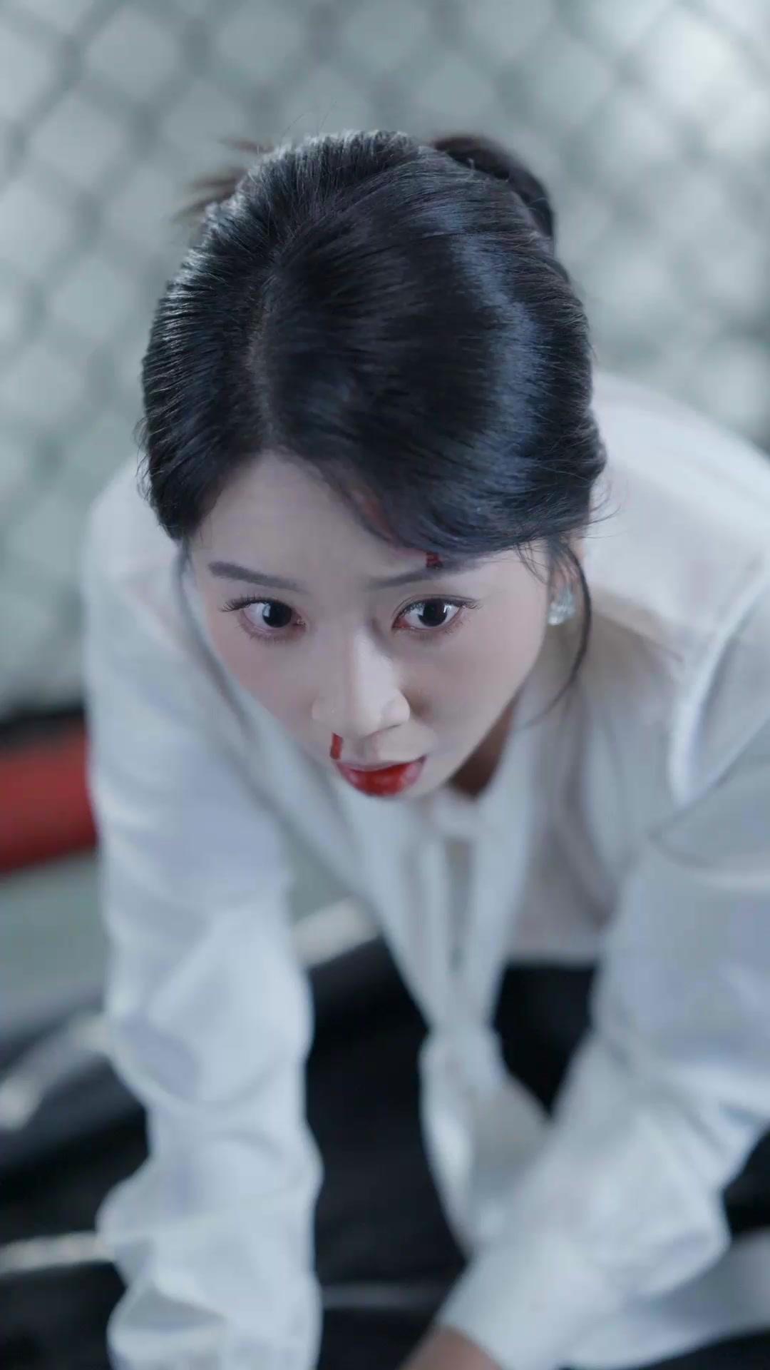 L'ÉTREINTE ET L'ADIEU