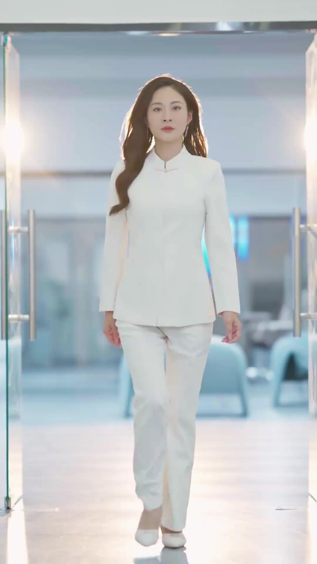 FINIS LES JEUX D'AMOUR, PLACE À L'AMBITION