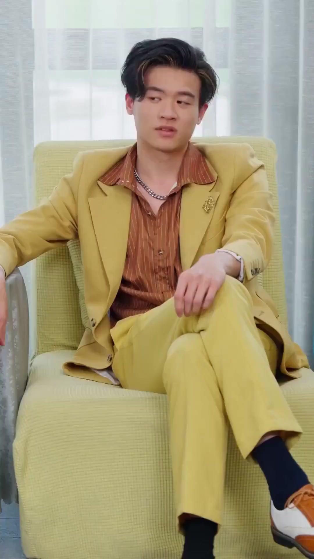 (Doblado) Reina chiquita del tenis de mesa