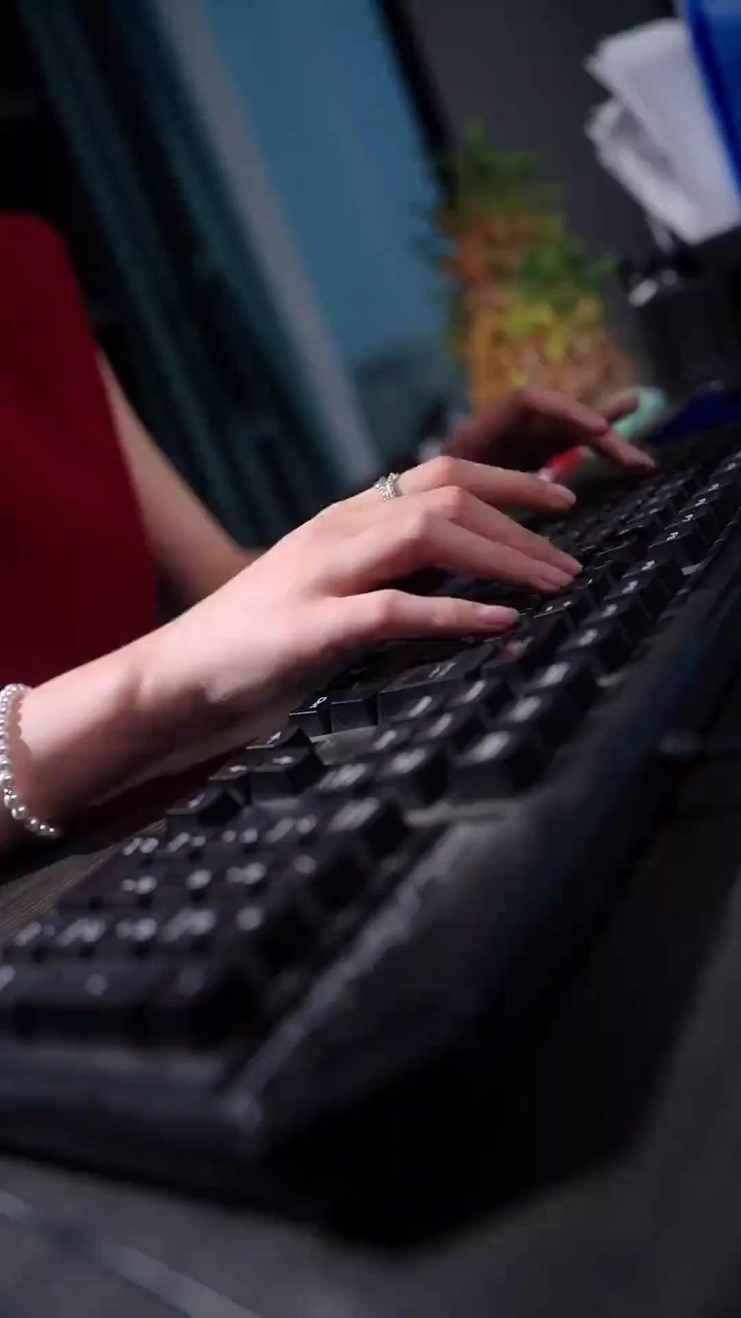 (Doblado)¡Mi esposa es mi rival!