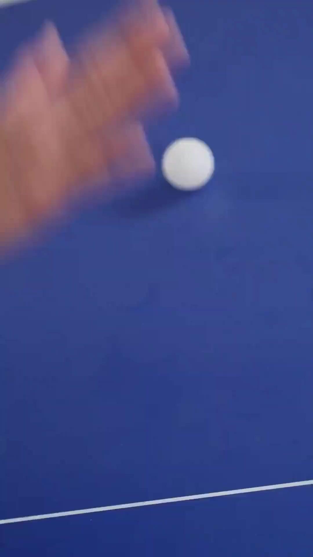 (Doblado) Reina chiquita del tenis de mesa