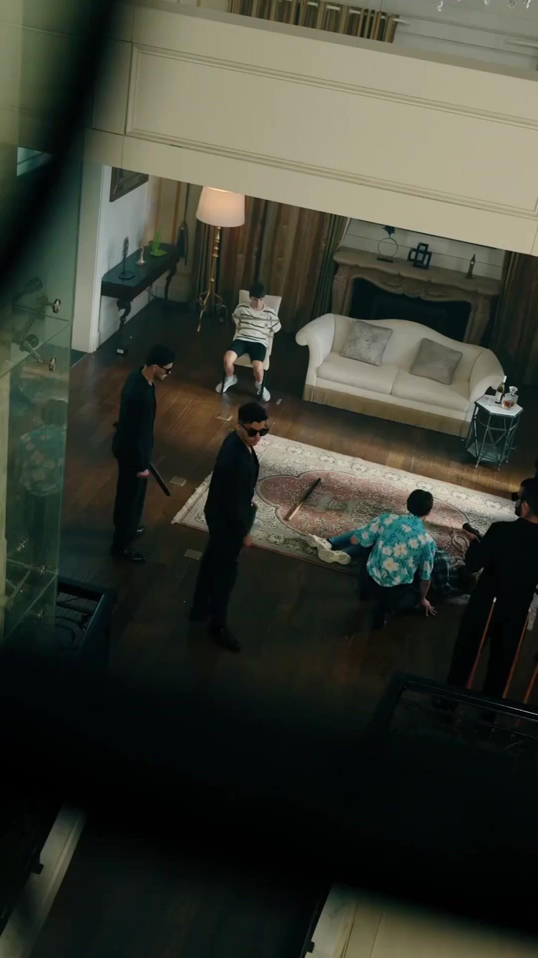 (Doblado) Los puños del engaño