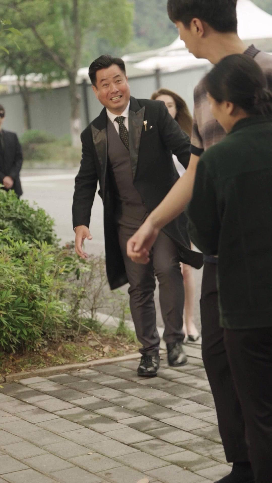 Milyarder Ailenin Gerçek ve Sahte Veliahtı