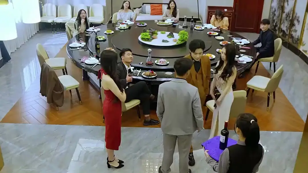 (Sulih Suara) Makin Boros, Rezeki Malah Lancar: Ketika Anggur Jatuh, Kasta Runtuh