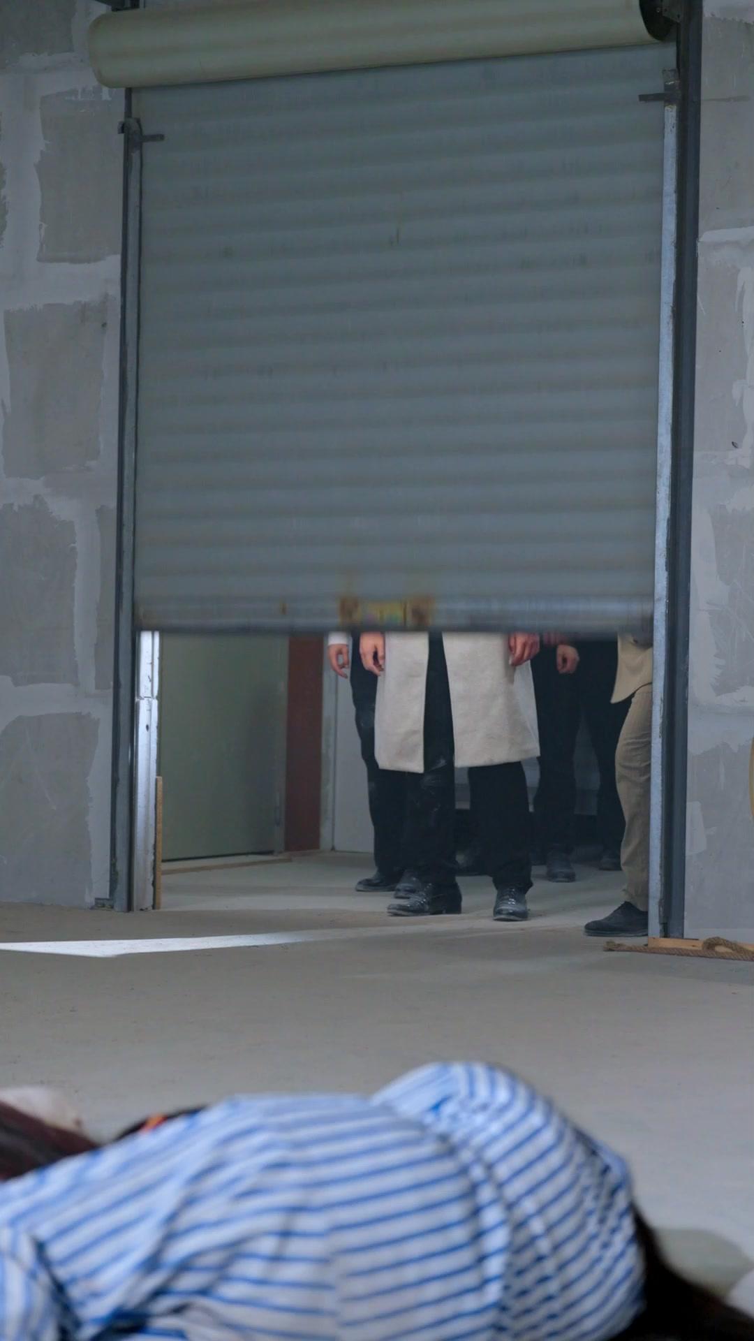 被背叛後，他撿走了我