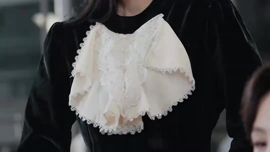 Lace Collars & Hidden Tensions