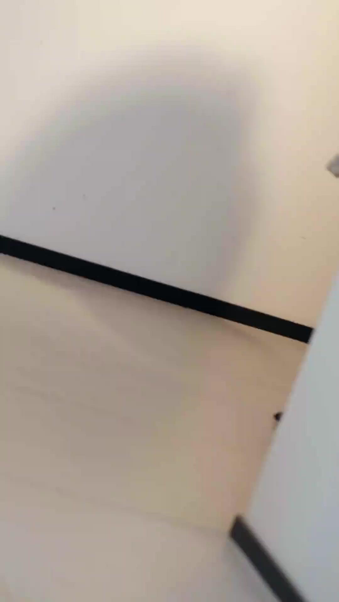 Di Balik Senyum Palsu