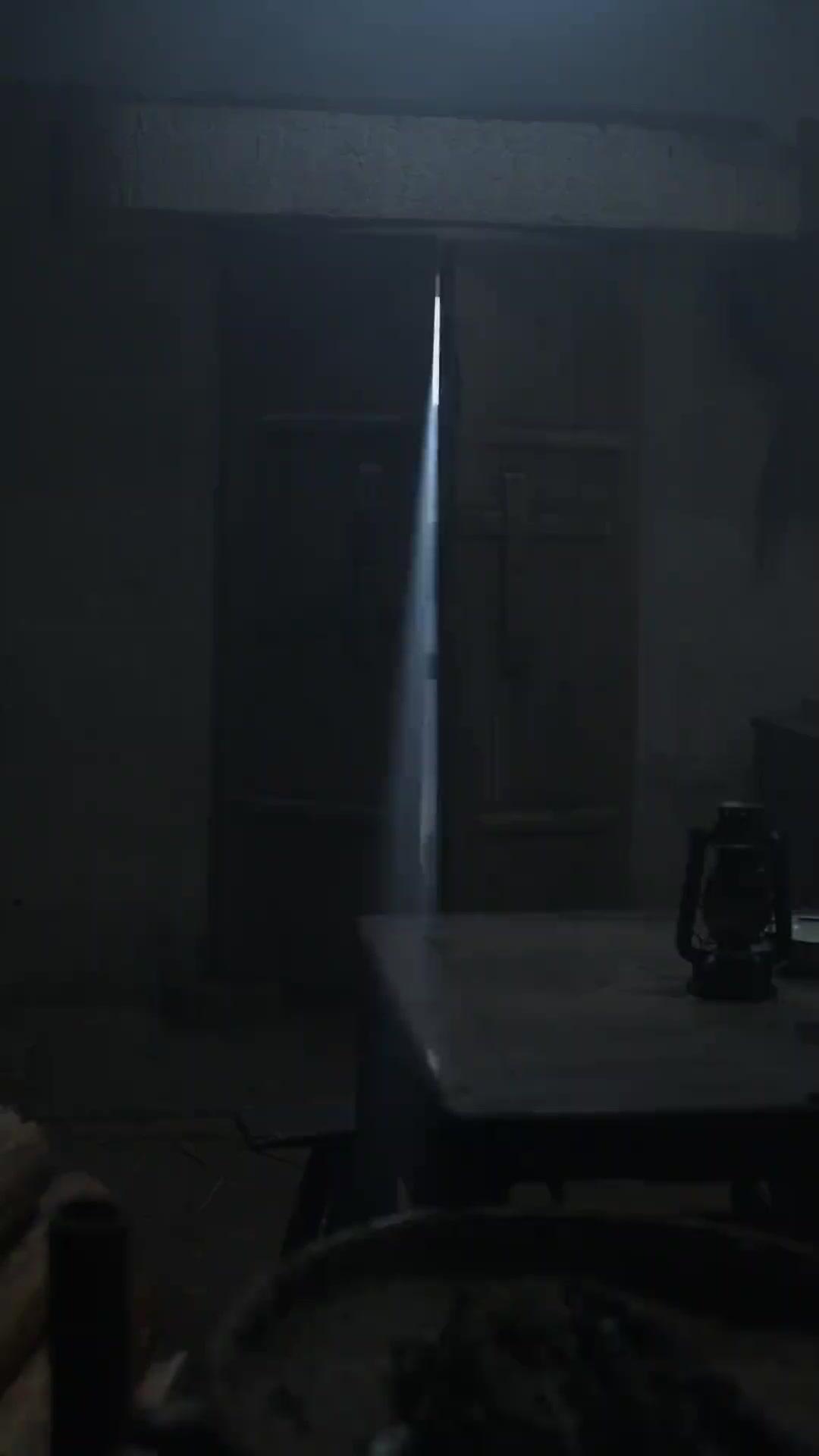 어둠 속의 신, 육철