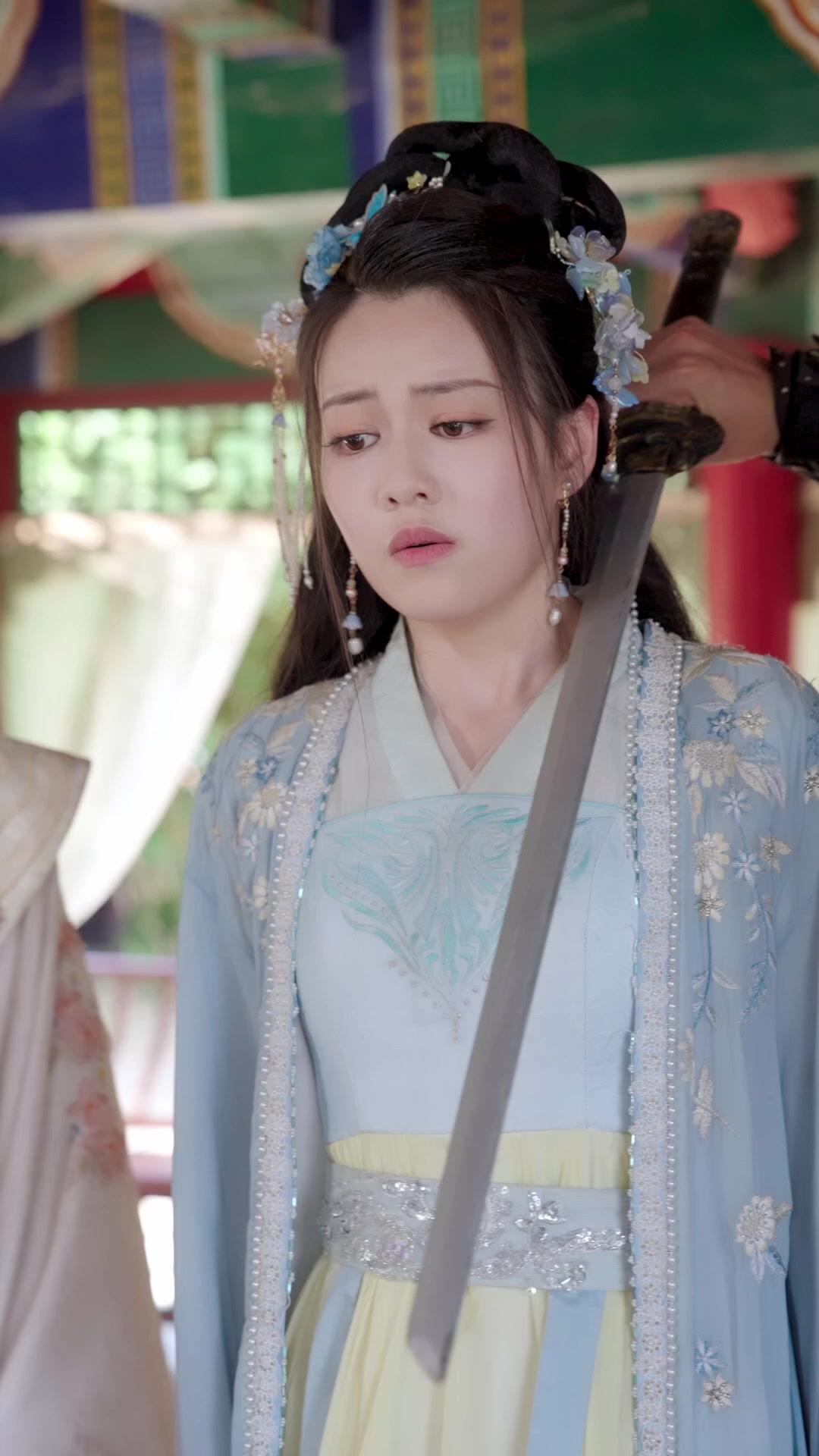 Bangkit Kembali, Menolak Jadi Istri Baik