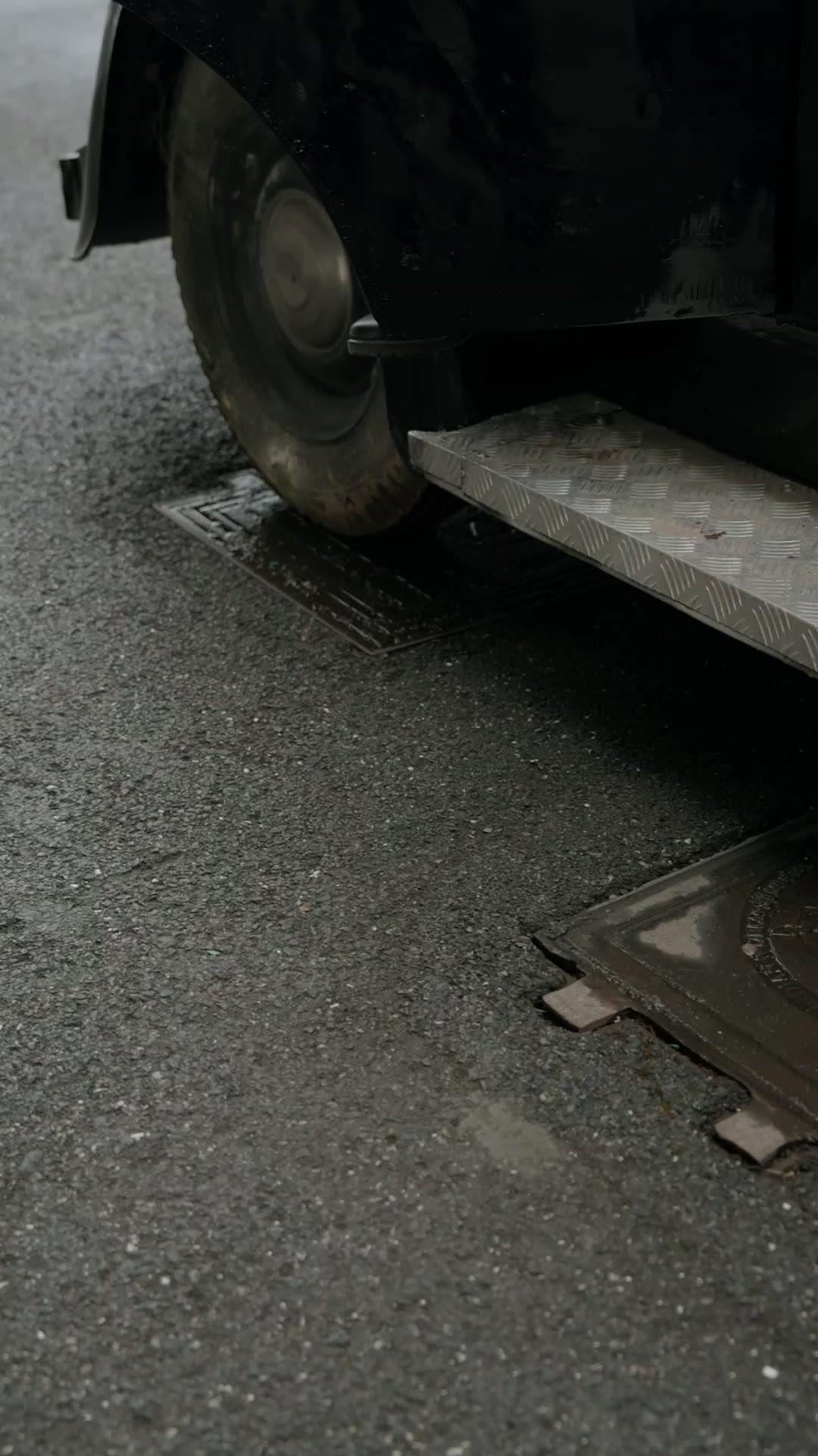 LA PETITE MAÎTRESSE DES OMBRES