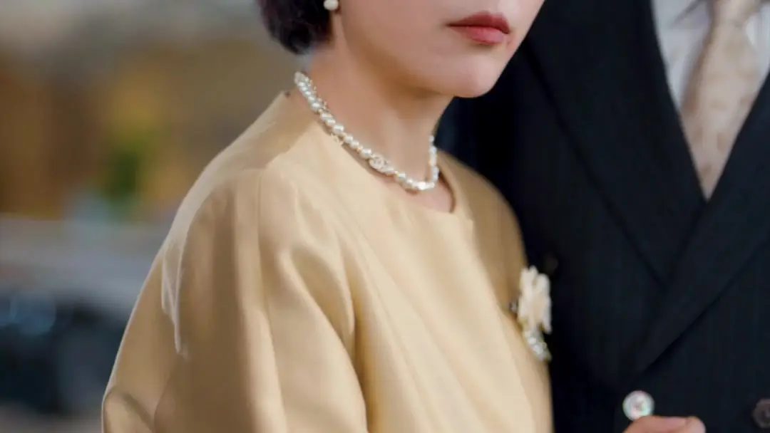 与君白首此人间 ep-1：珍珠扣下的血痕与跪地的尊严