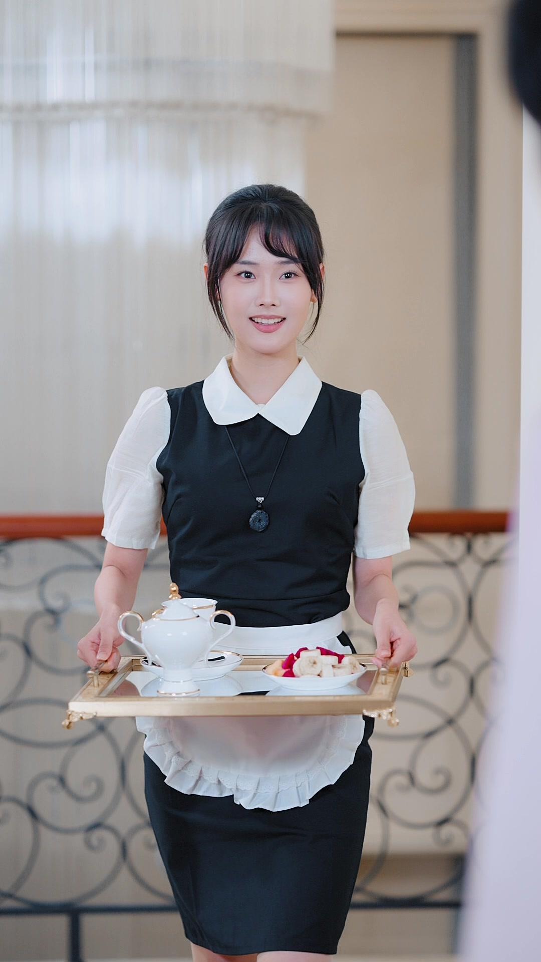 Dia Memegang Naskah Penjahat