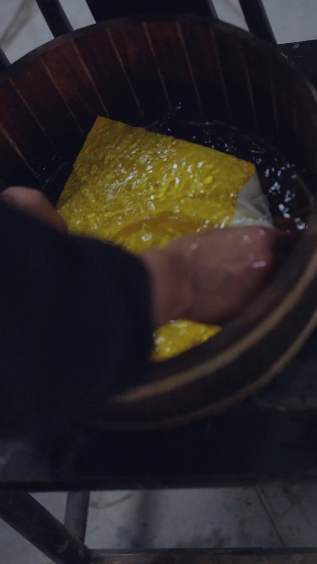 Tawanan Bumi, Tapi Bukan Kamu