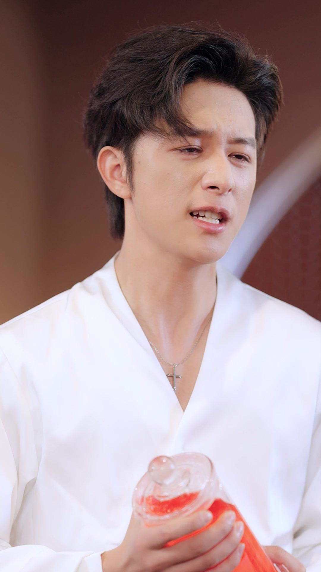 Dia Pilih Dia, Aku Bersinar