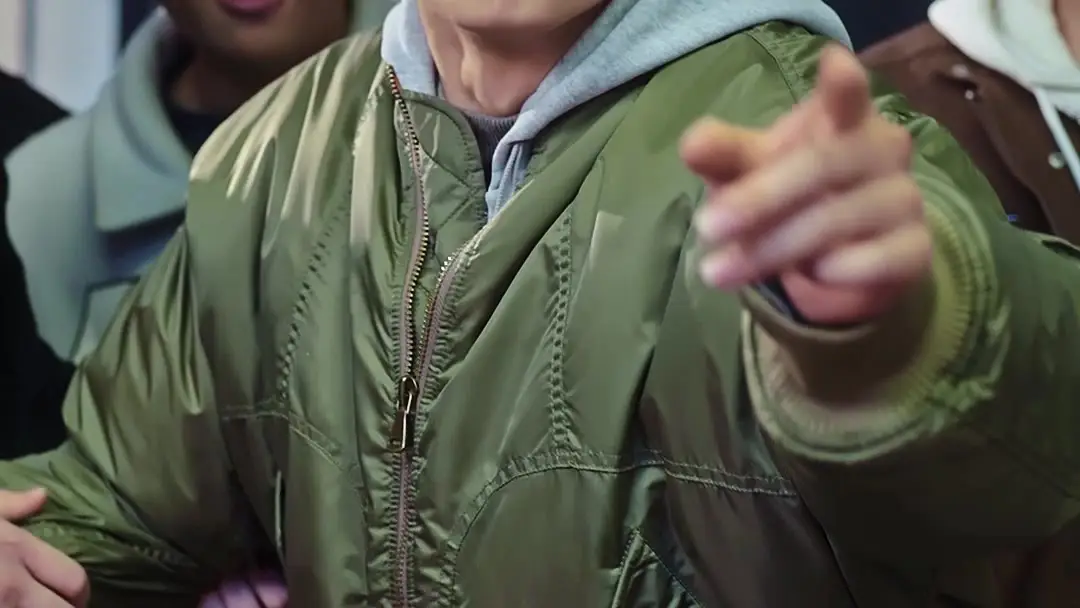 Campus Queen Falls for Me After My First Love Betrayed Me: How a Gaming Session Exposed the Fault Lines of Friendship