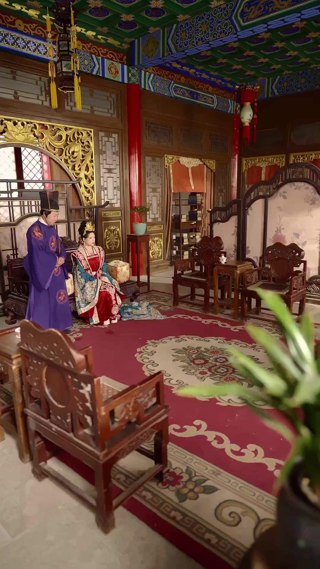 Majestelerinin Değişken Kişiliği