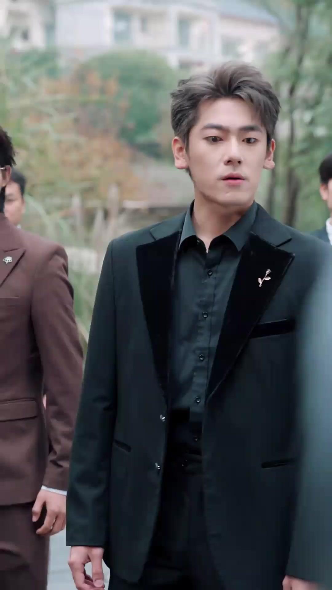 (더빙) 가시 장미, 내 손안에