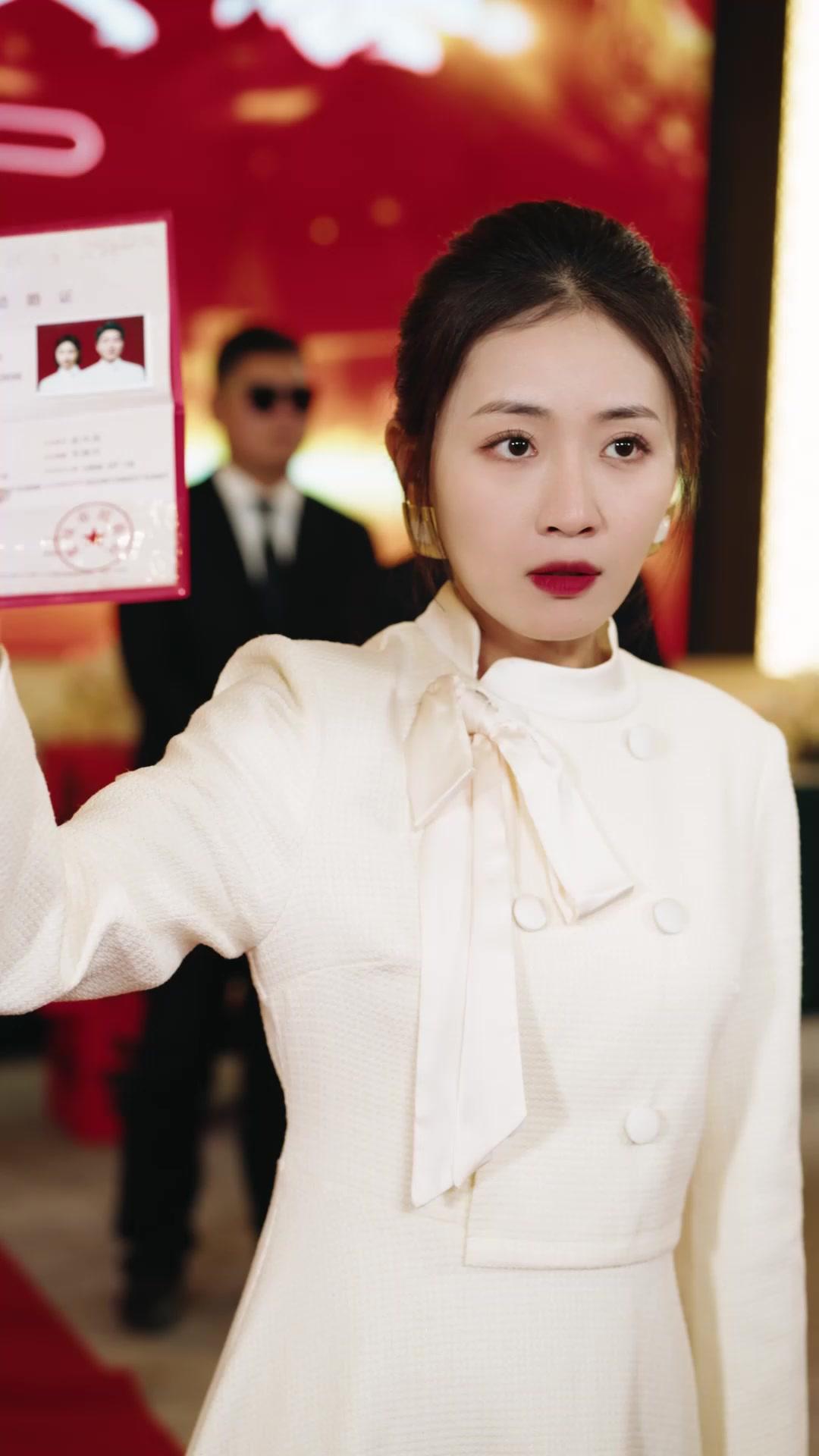 Pelakor Naik, Istri Sah Tersingkir?