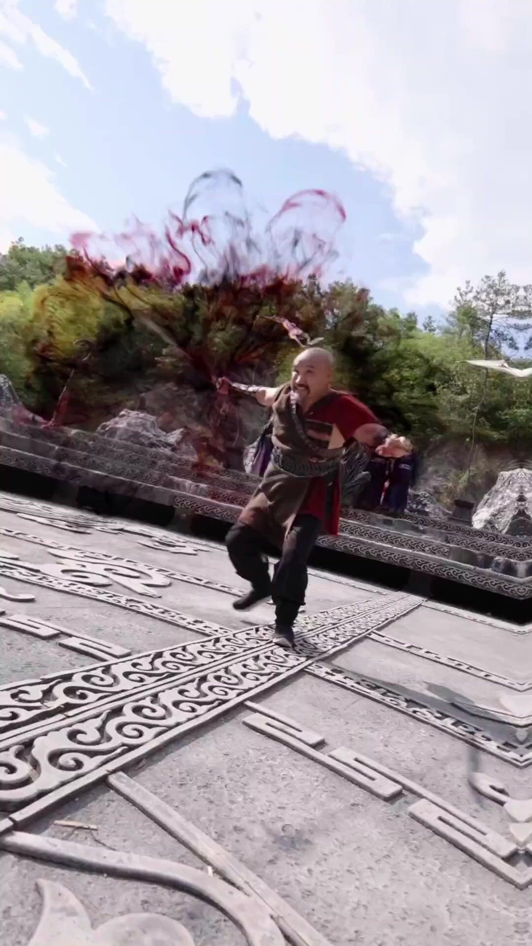 بعد عشرة آلاف عام، عاد الحكيم الأعلى