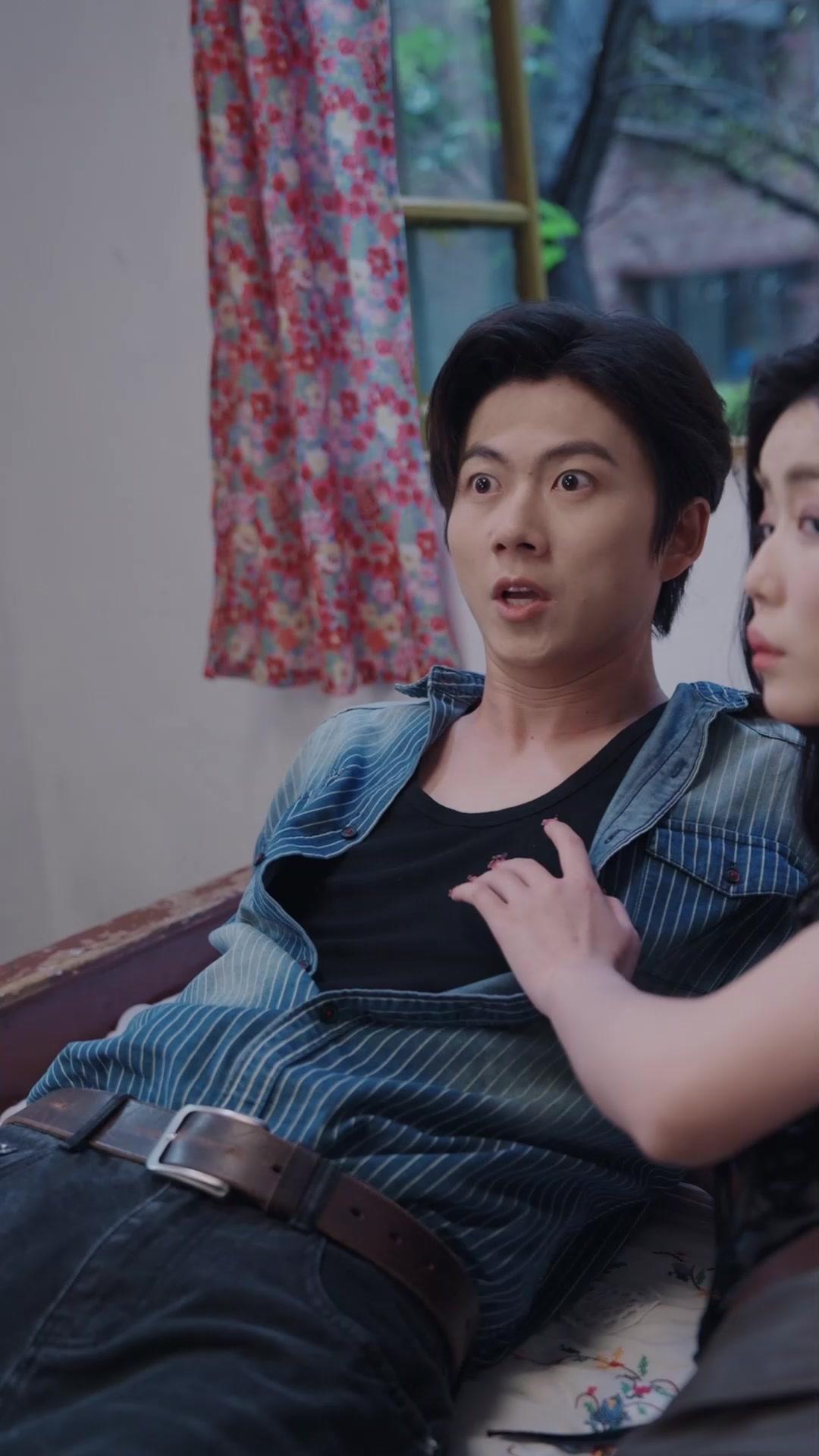 DEMI-MORT, DEMI-VIVANTE