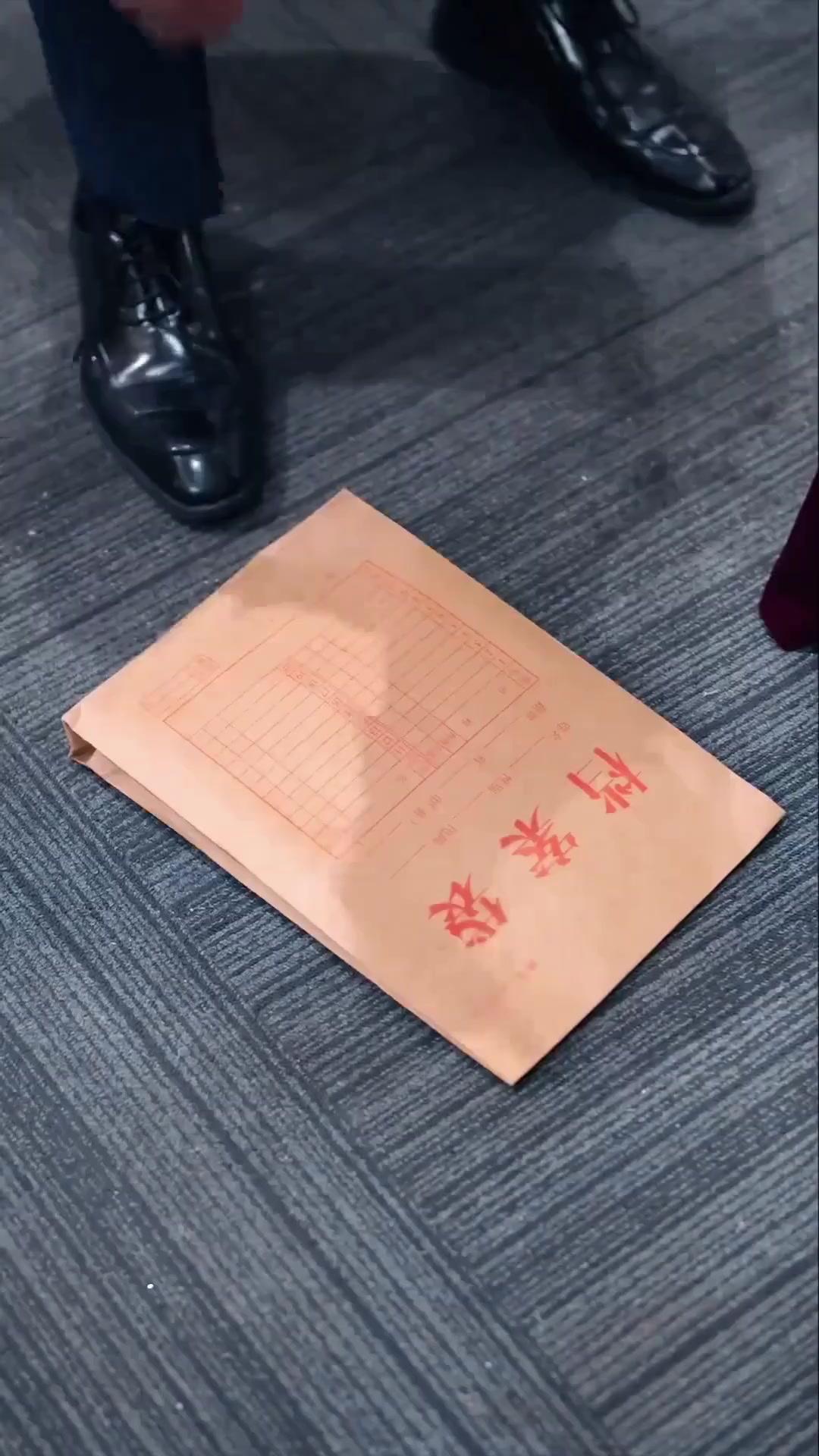 (พากย์เสียง) ดาวรักพัดหายในสายลม