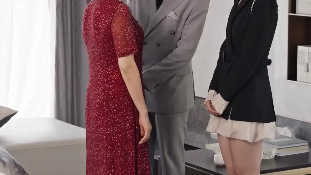 Reborn, I Captured My Ex's Uncle: When the Phone Rings, the Past Answers