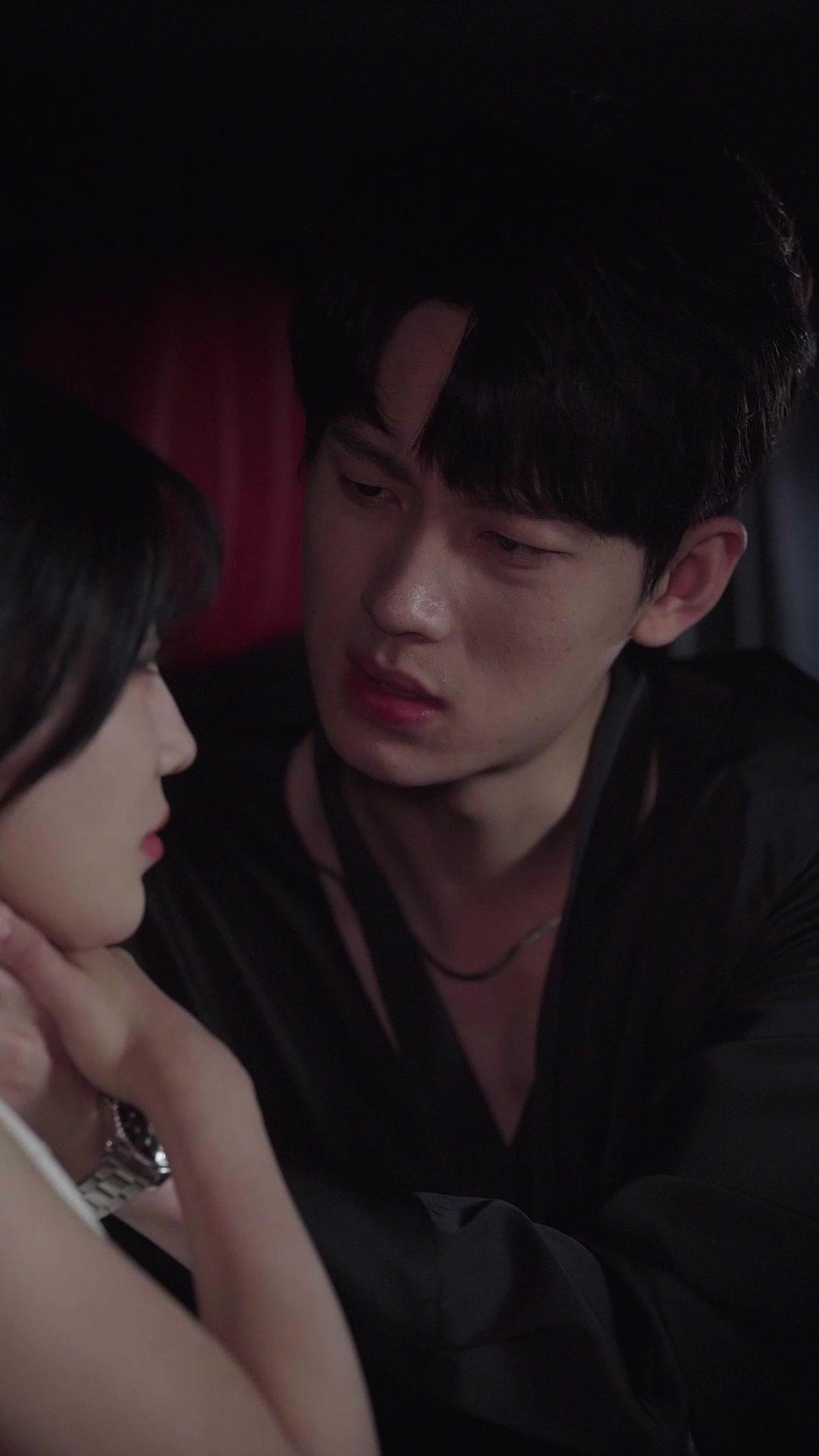 Bayangan Dendam, Nyala Cinta